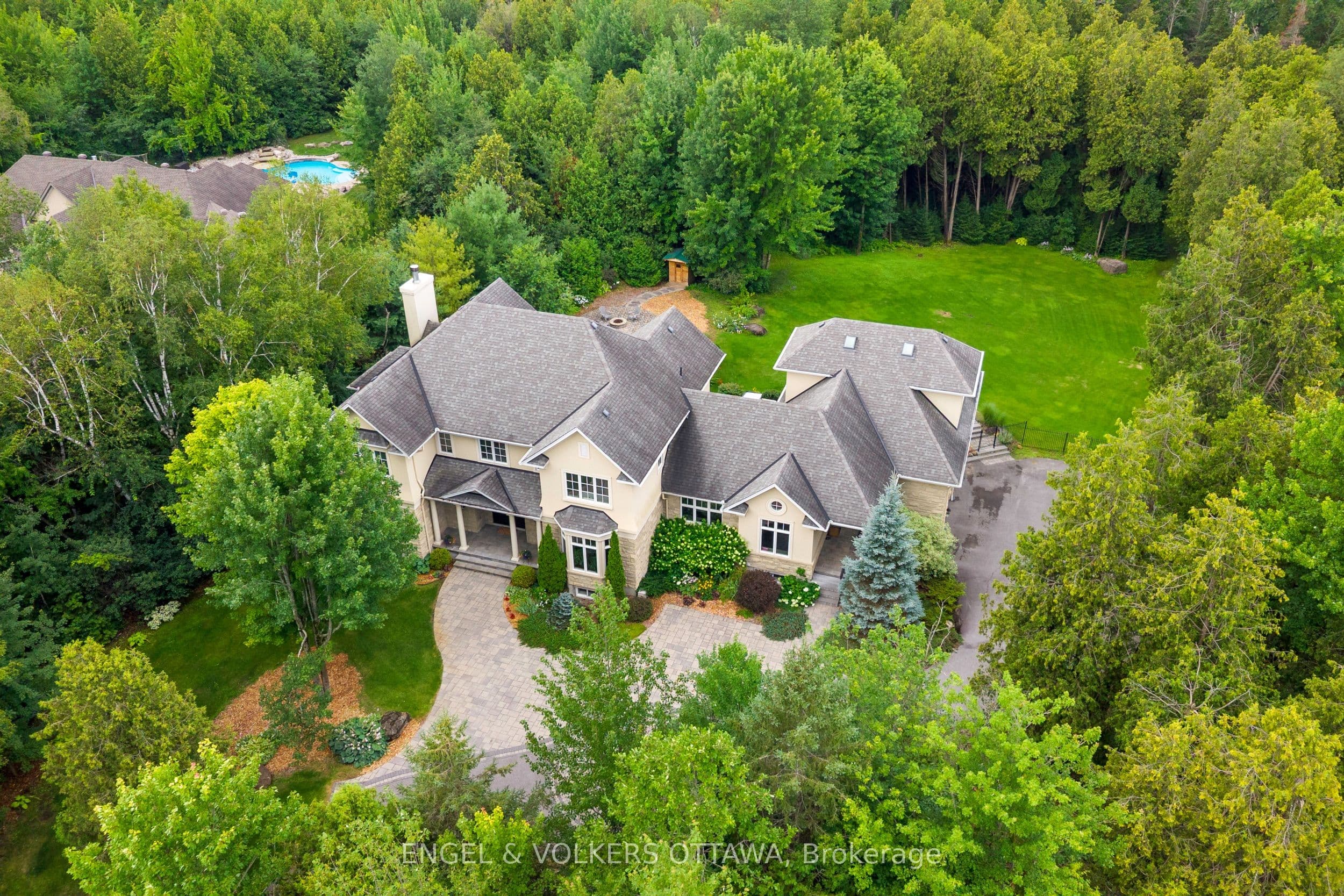 1408 Blackhorse Court photo 1