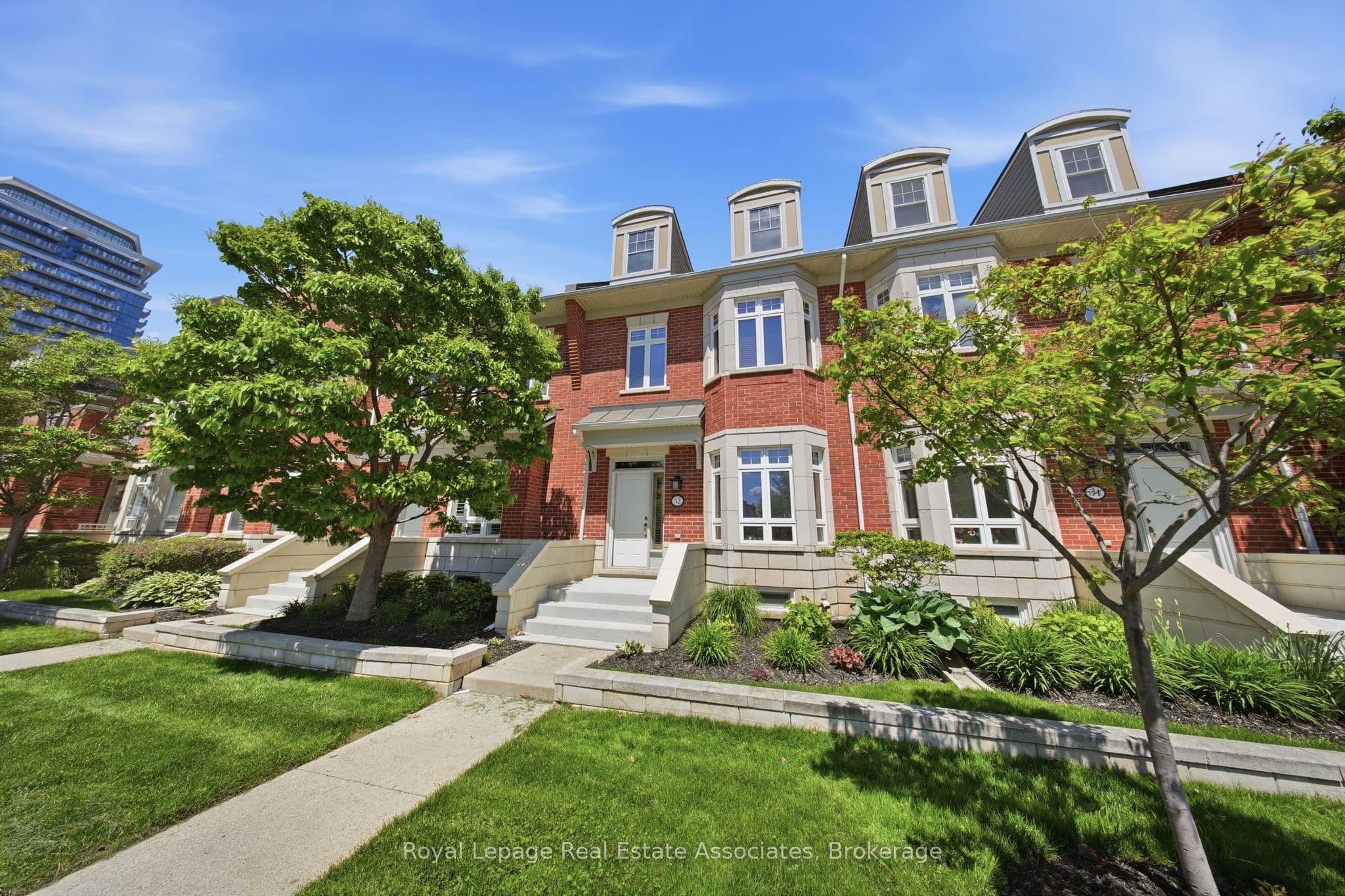 32 St Lawrence Drive photo 1