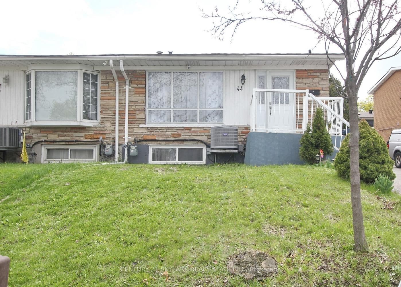 44 Sharon Court photo 1