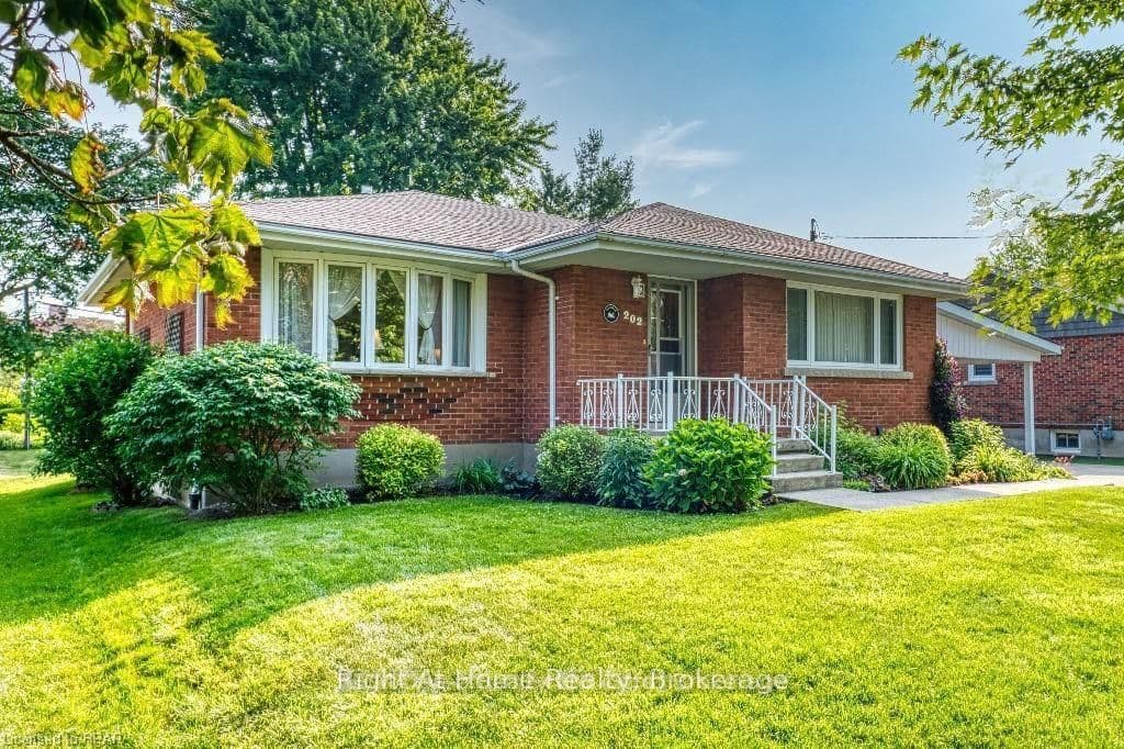 202 Easson Street photo 1