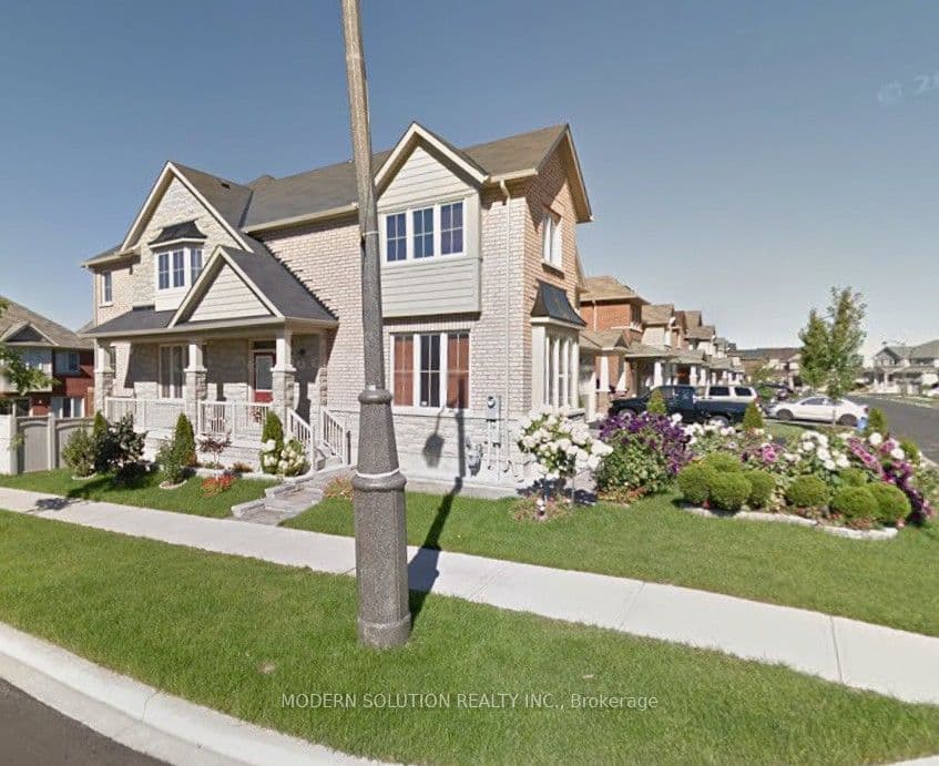 4 Overhold Crescent photo 1