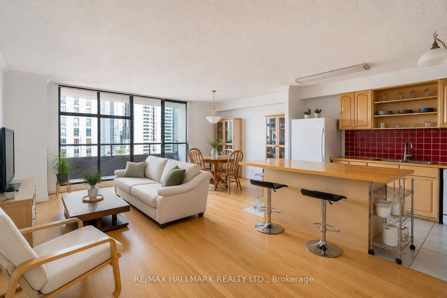 Unit 1103 135 Marlee Avenue photo 1