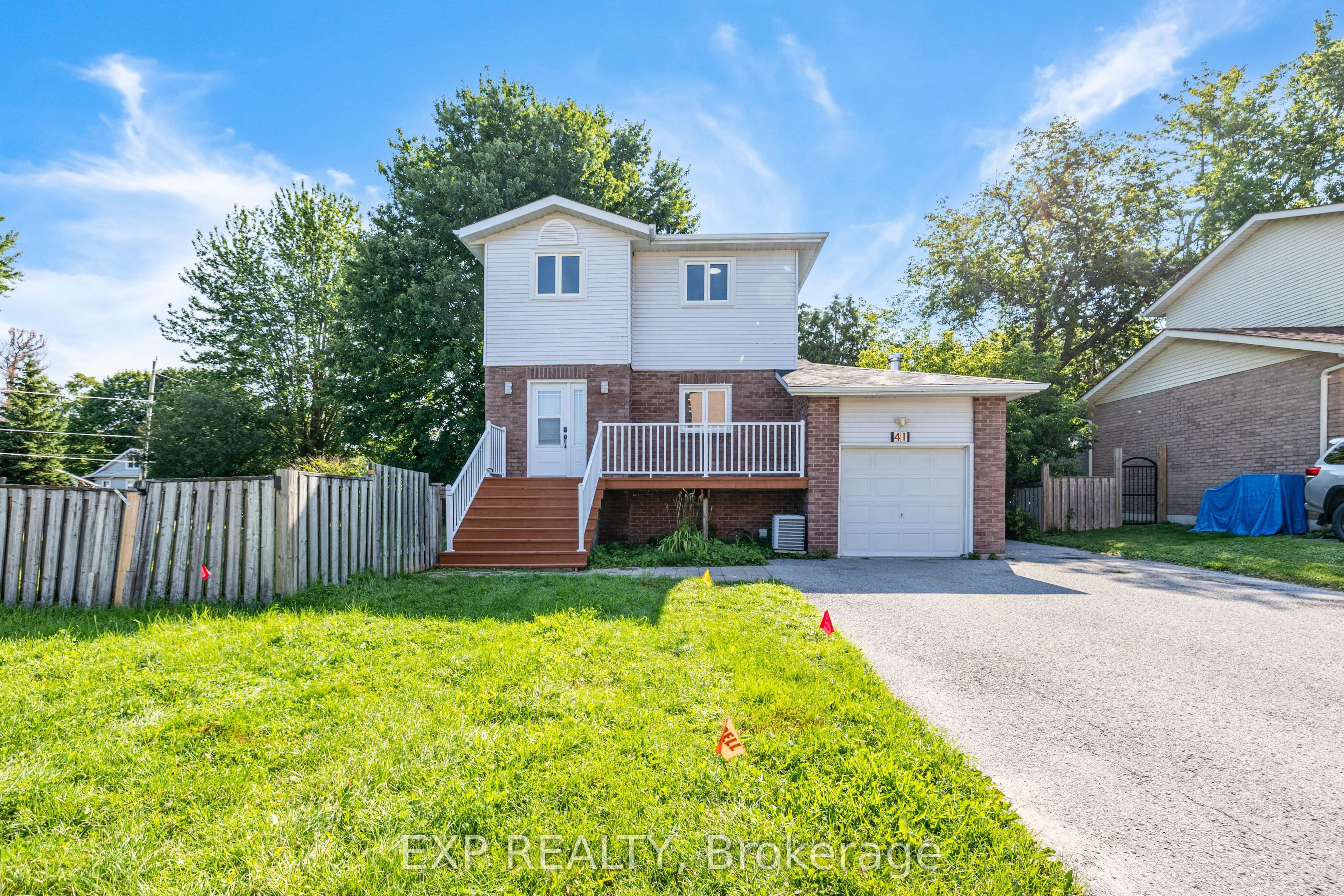 41 Hodgins Avenue photo 1