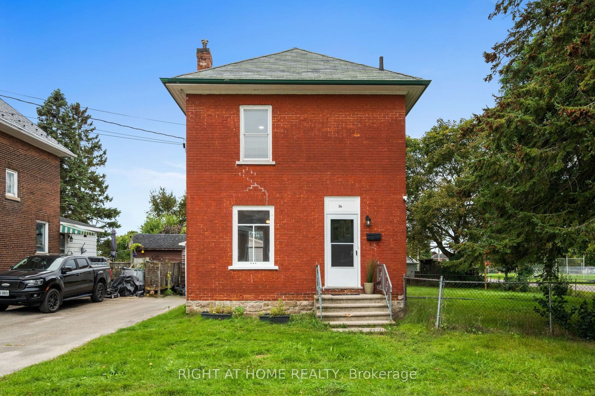 36 EMPRESS Avenue photo 1