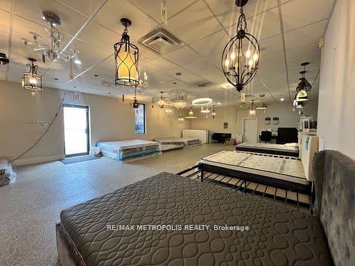 551 York Street photo 1