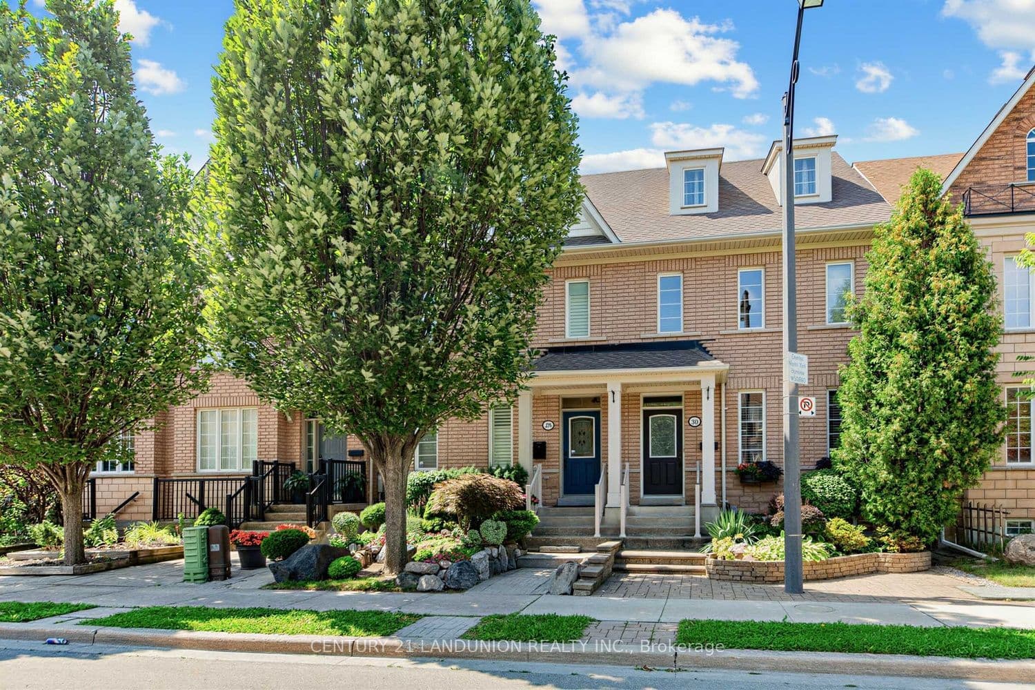 28 Herzberg Gardens photo 1