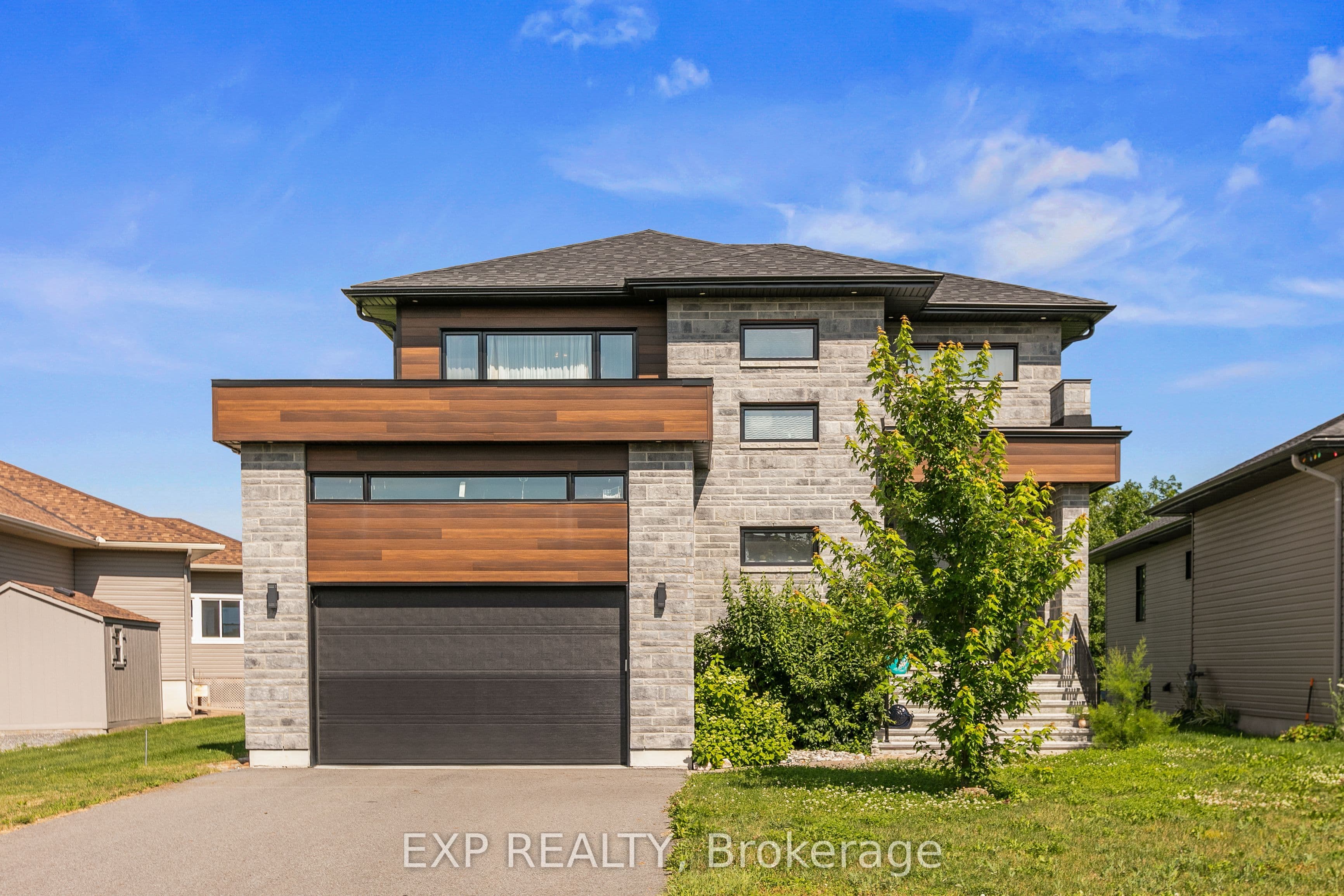 144 Argile Street photo 1
