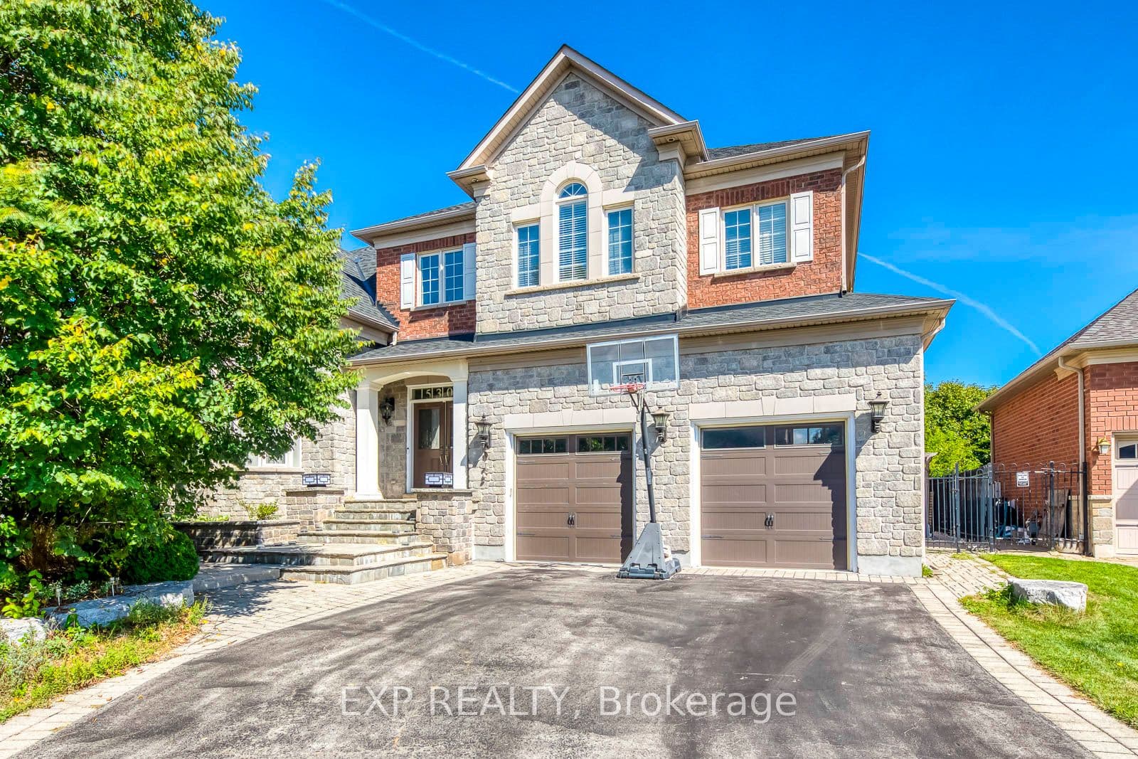 530 Golfview Court photo 1