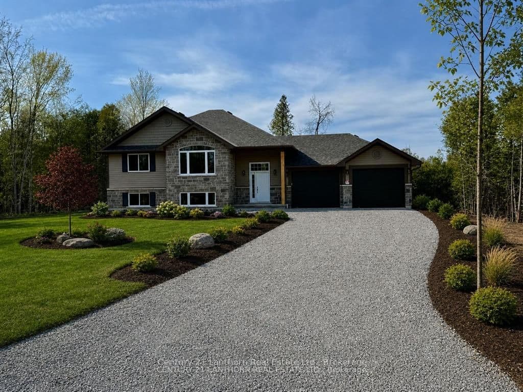 1039 Crookston Road photo 1
