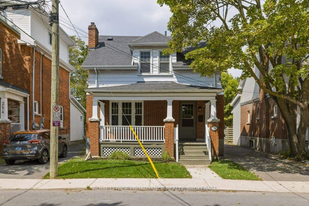256 Collingwood Street photo 1