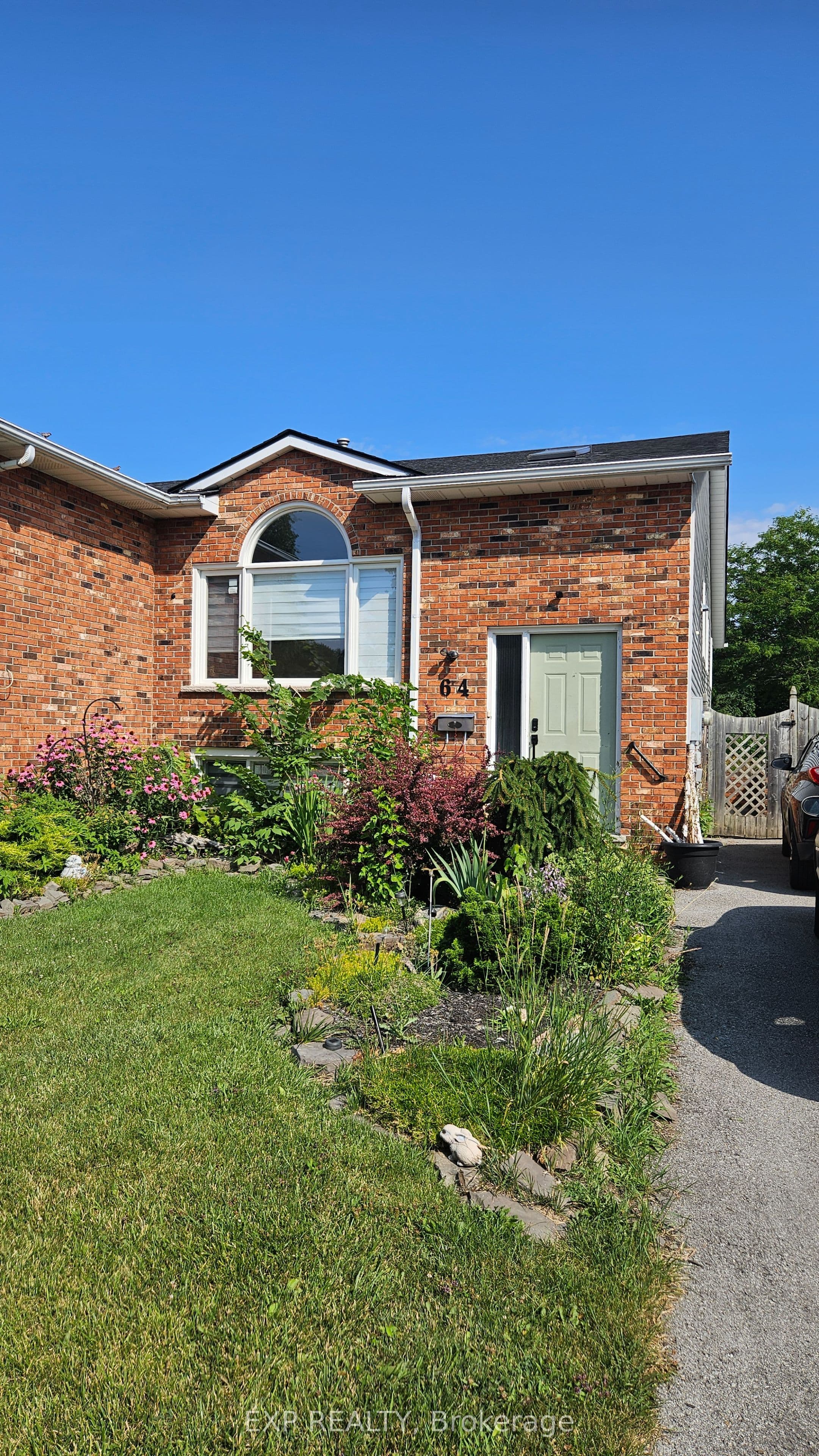 Unit Lower 64 Chapel Hill Crescent photo 1