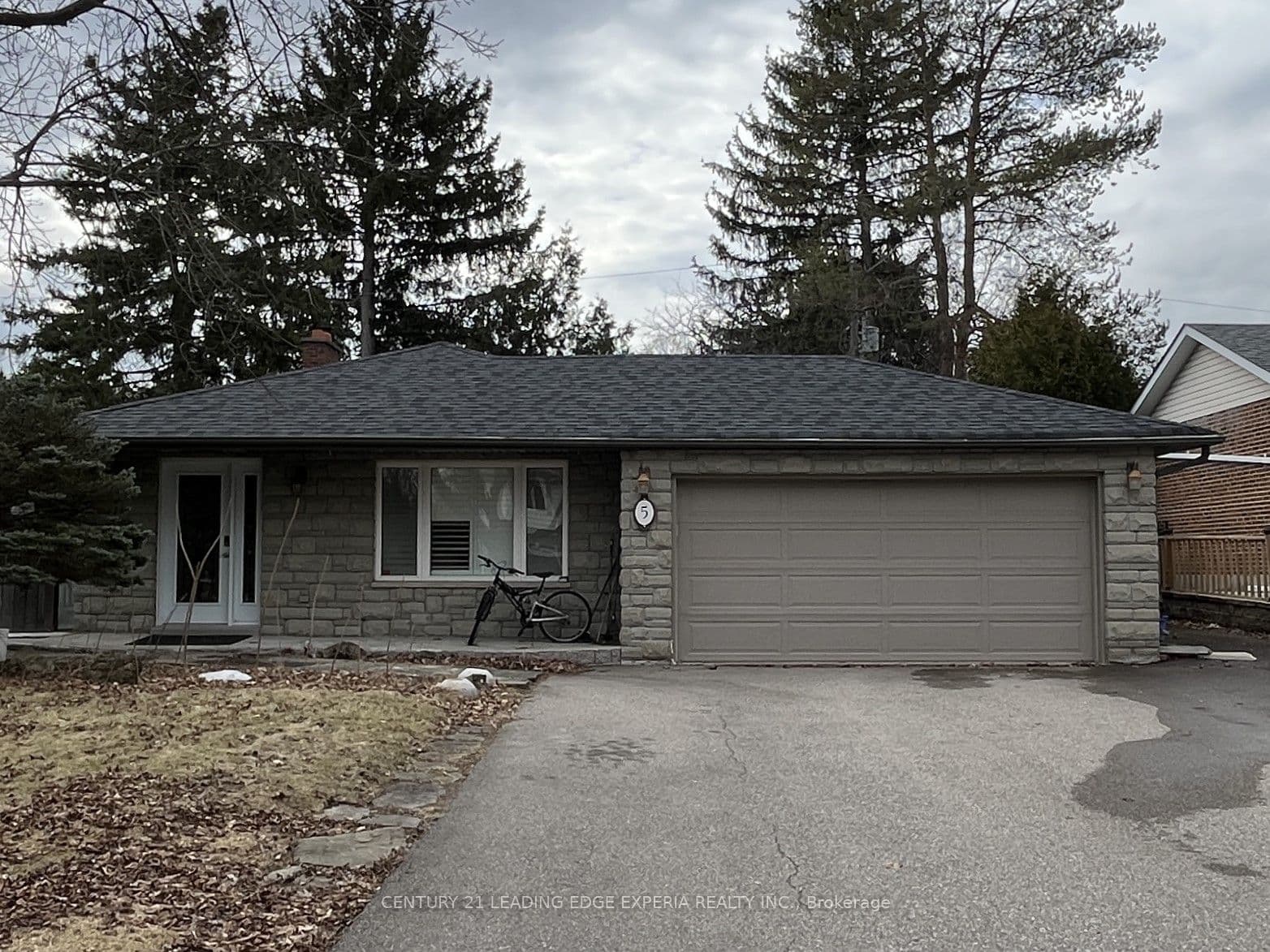 5 Southdale Drive photo 1