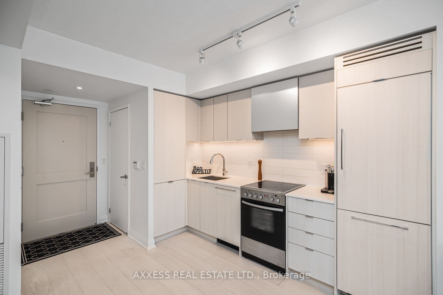 Unit 619 10 Gibbs Road photo 1