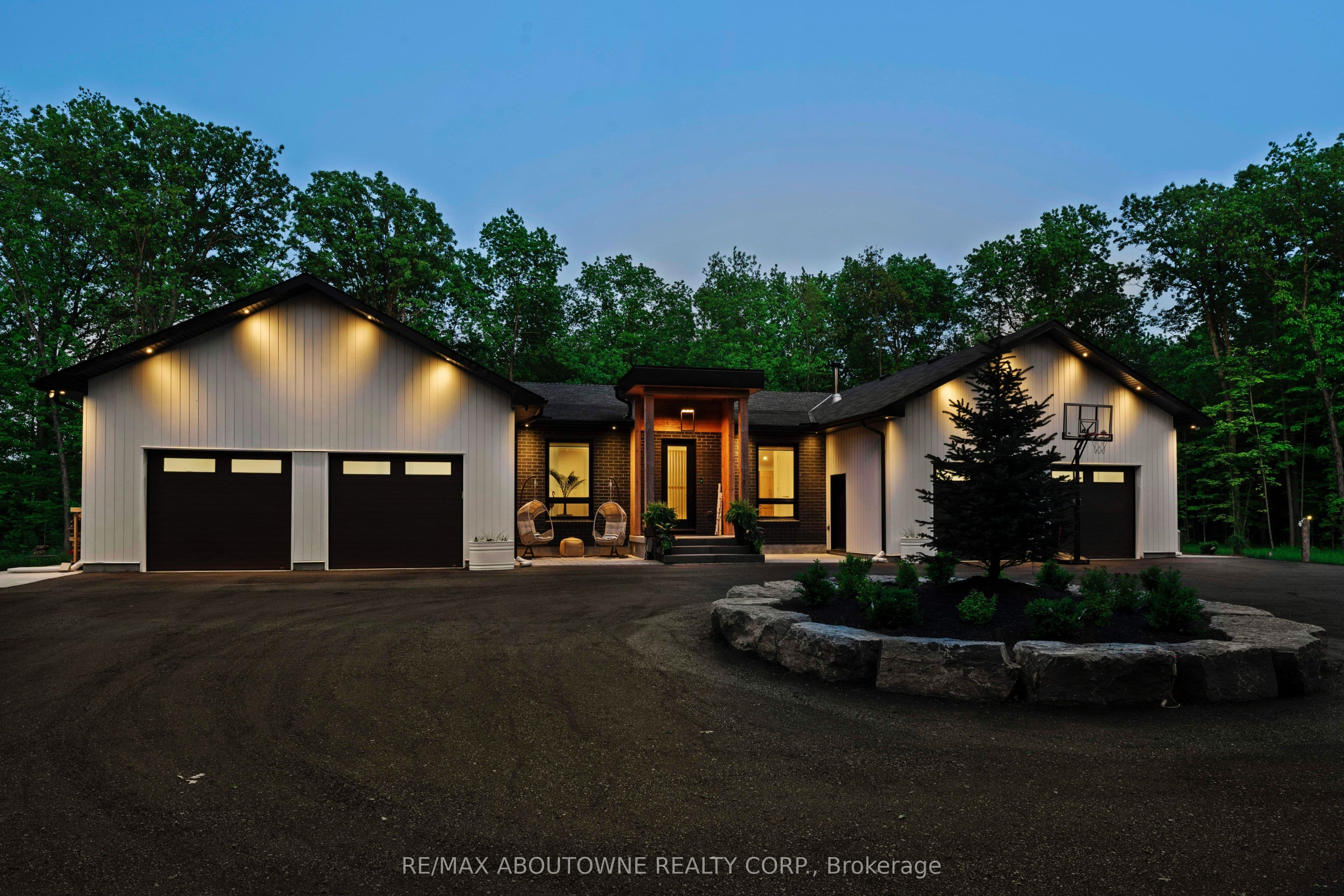 295 Allen Road photo 1
