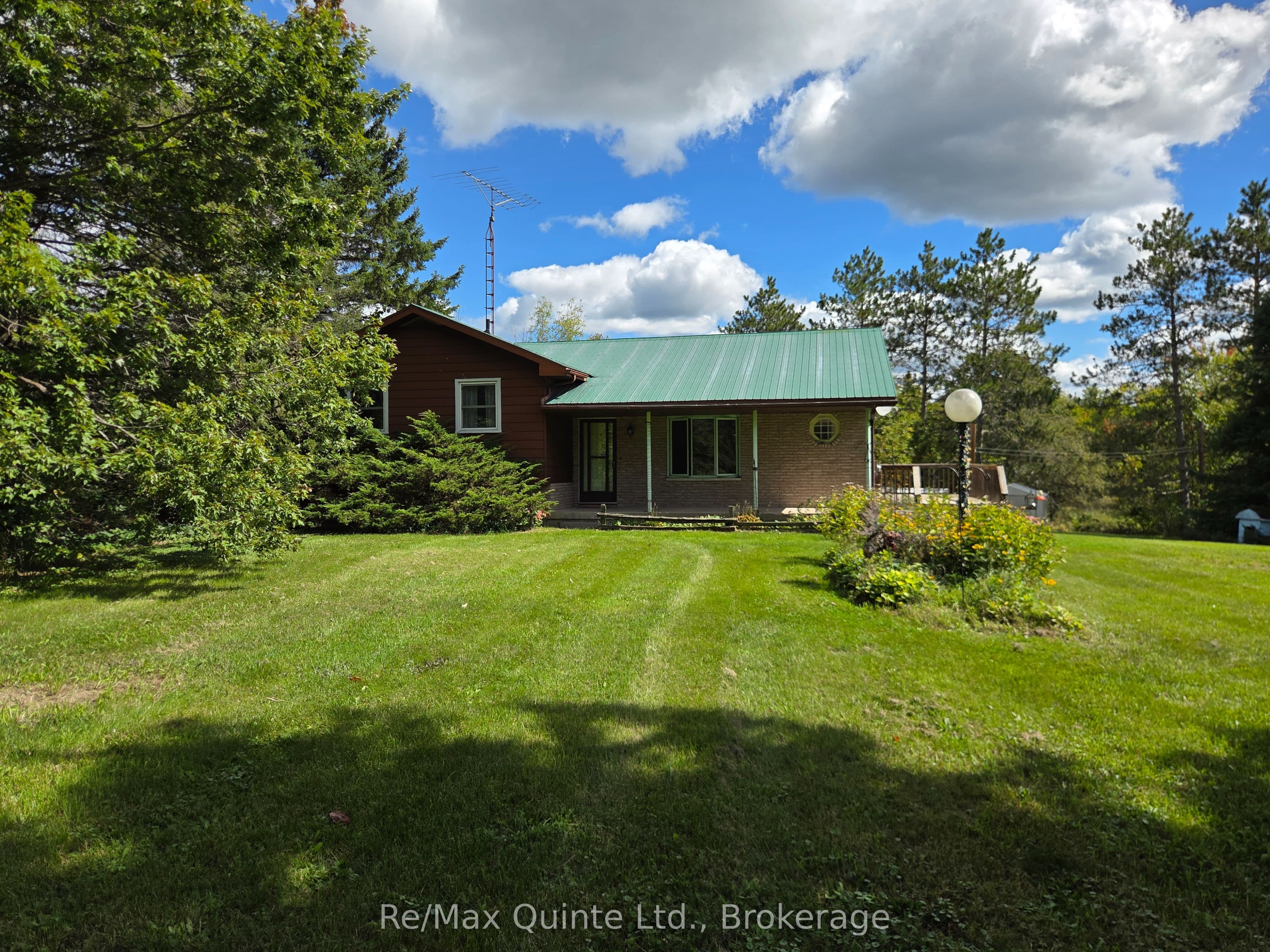 663 Esker Road photo 1