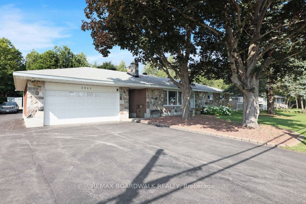 2043 Carp Road photo 1