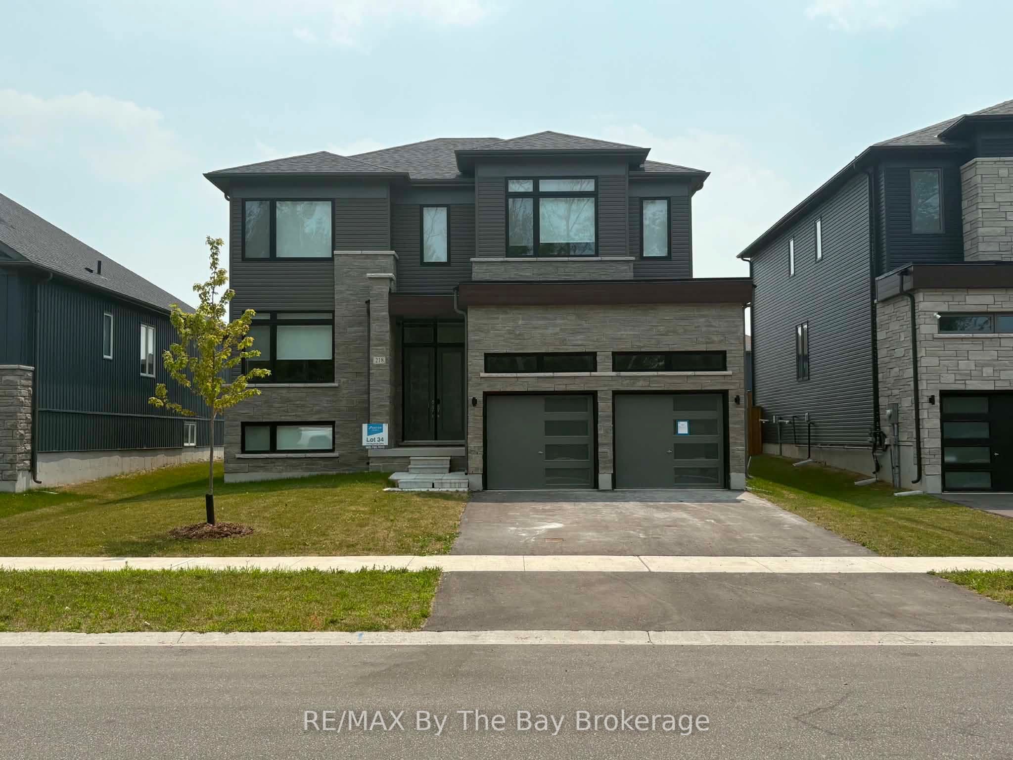 Unit Upper Unit 218 Mapleside Drive photo 1