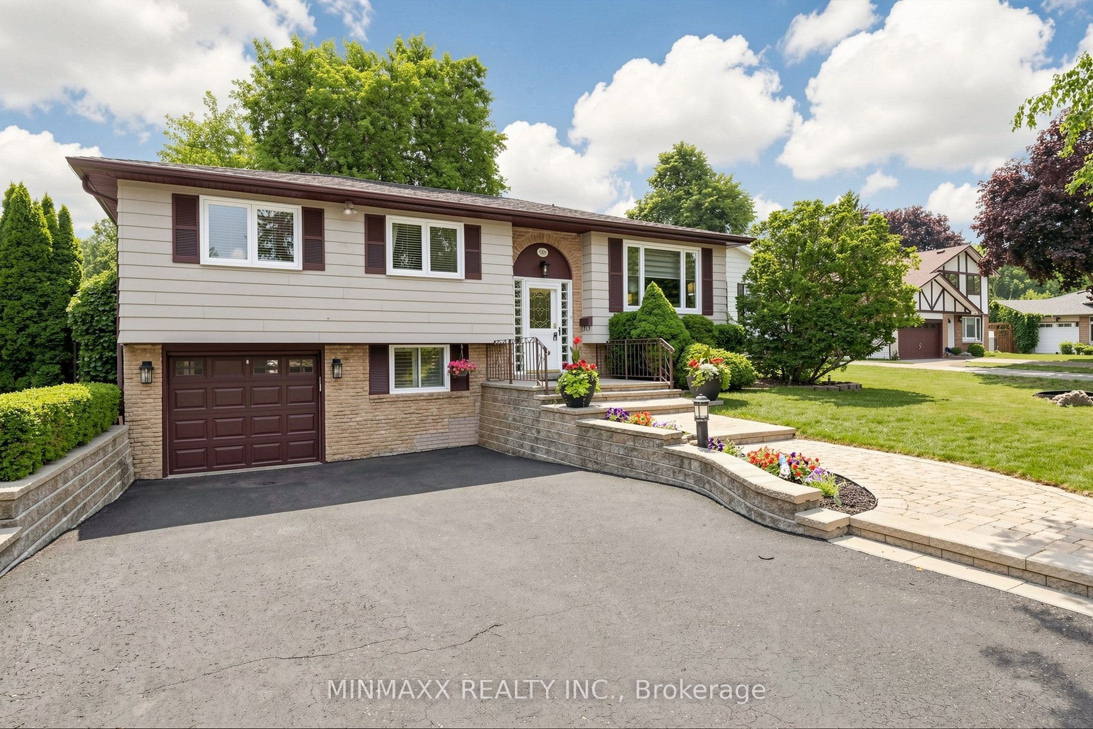 588 STRATHCONA Court photo 1