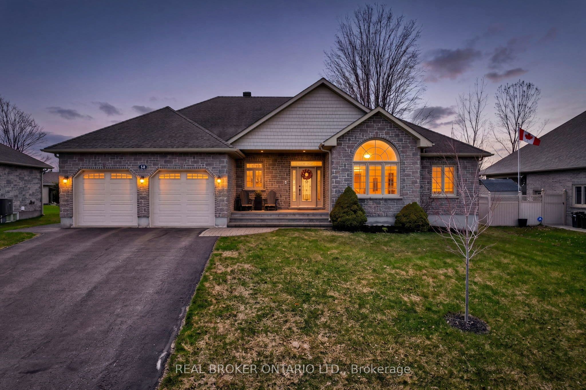 12 Penny Lane photo 1