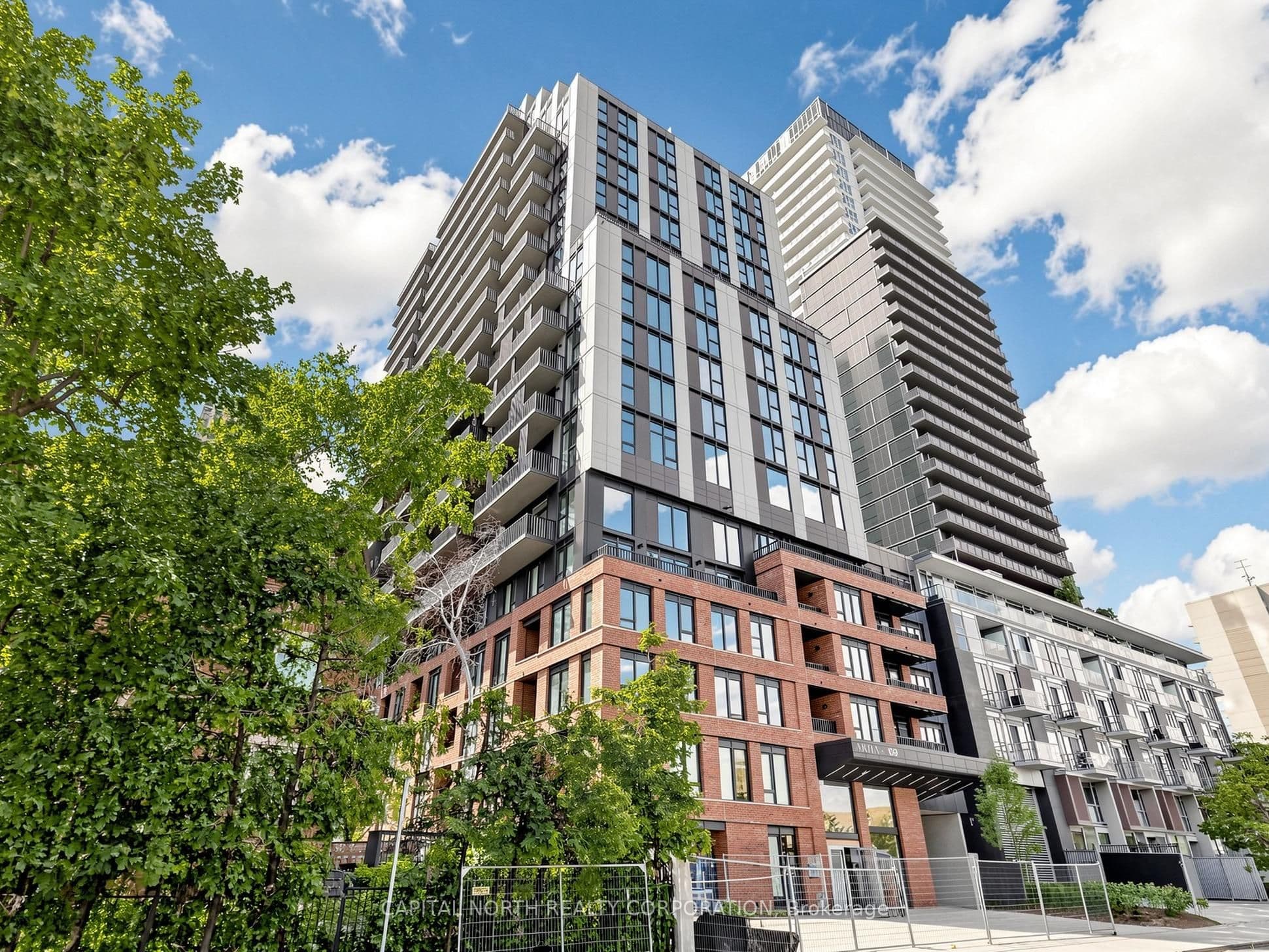 Unit 1402 109 Erskine Avenue photo 1