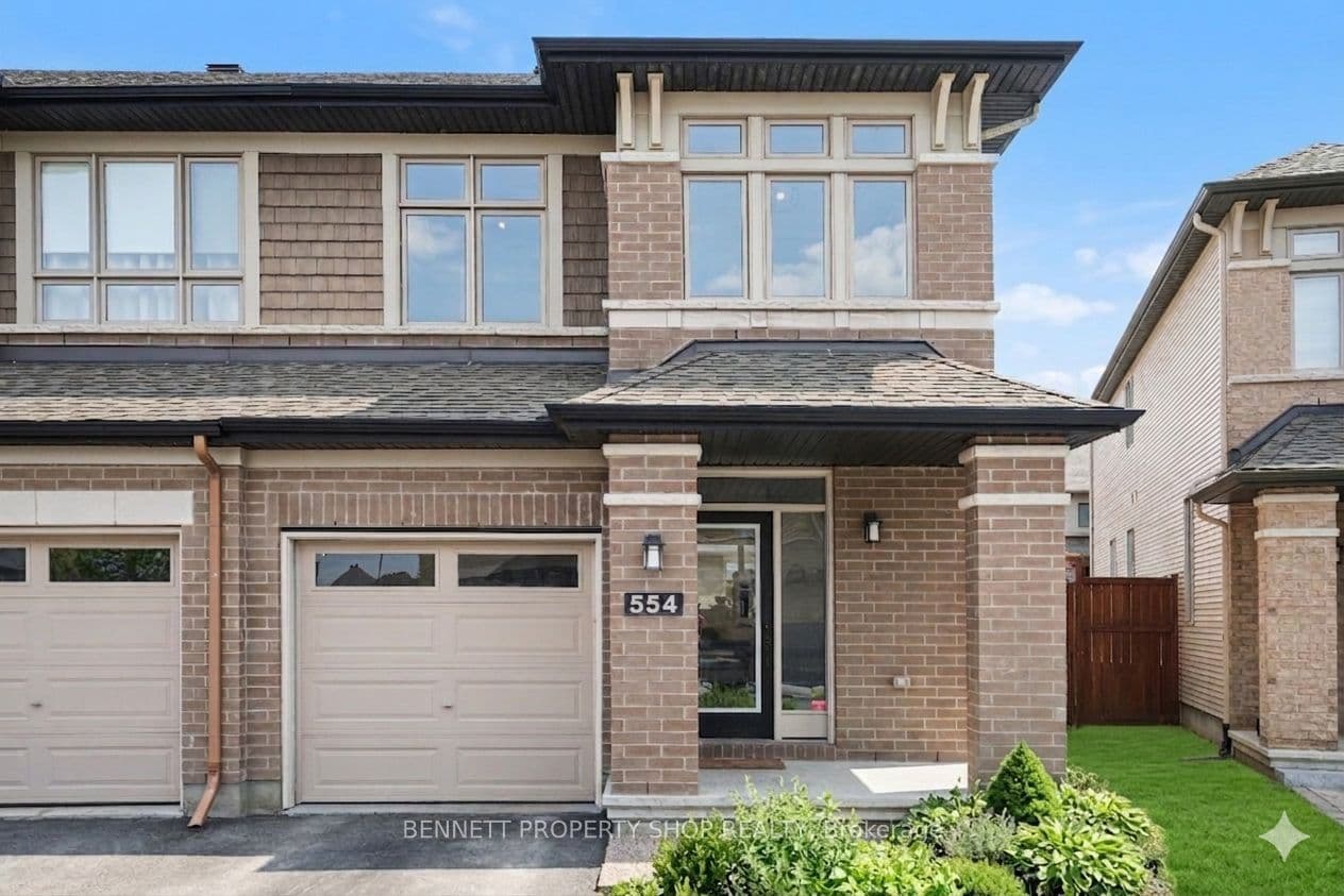554 Stargazer Crescent photo 1