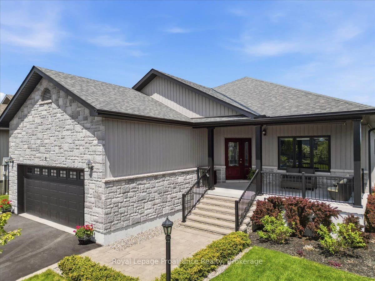 8 Dorchester Drive photo 1