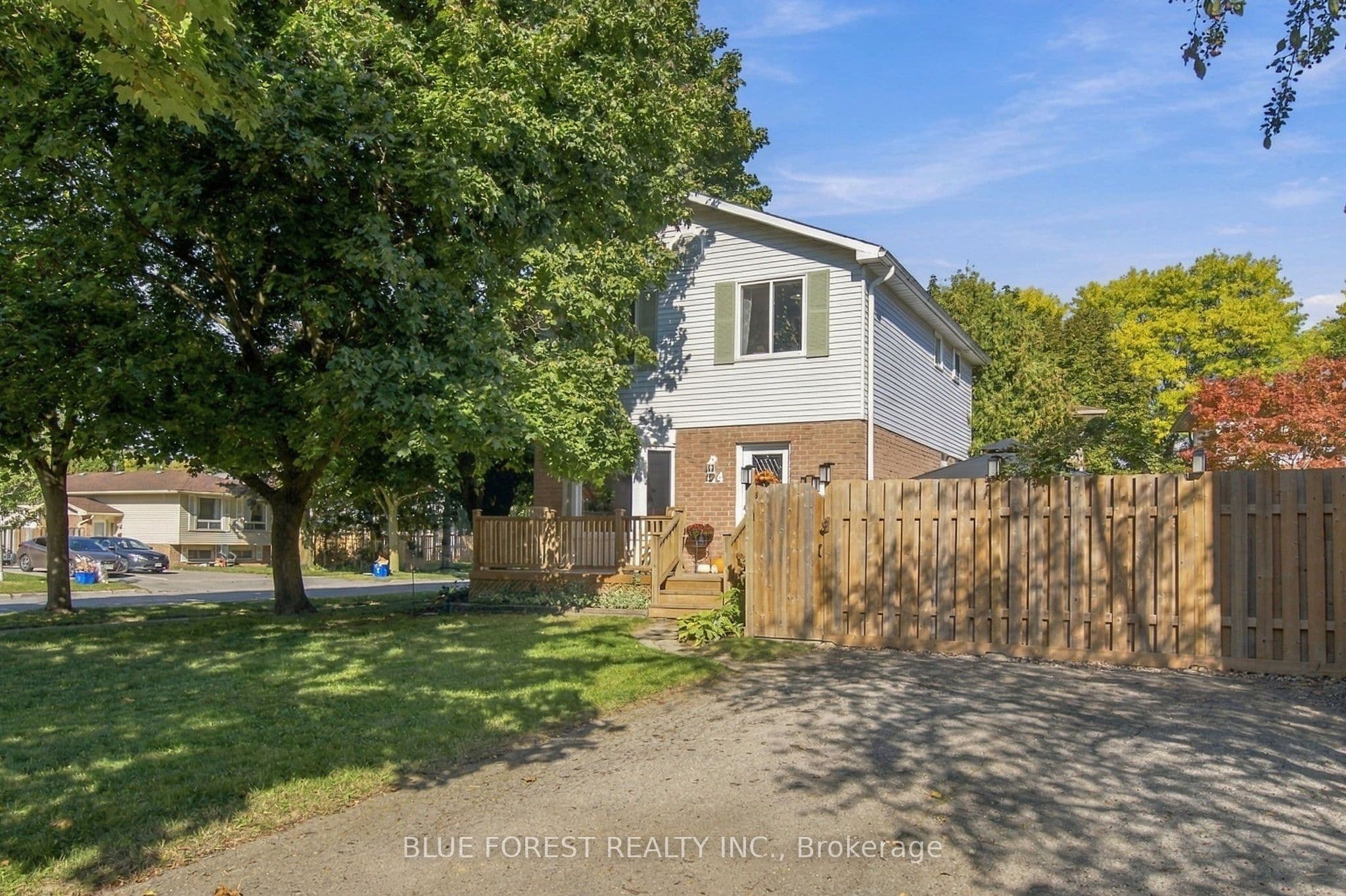 114 HEARTHSIDE Place photo 1
