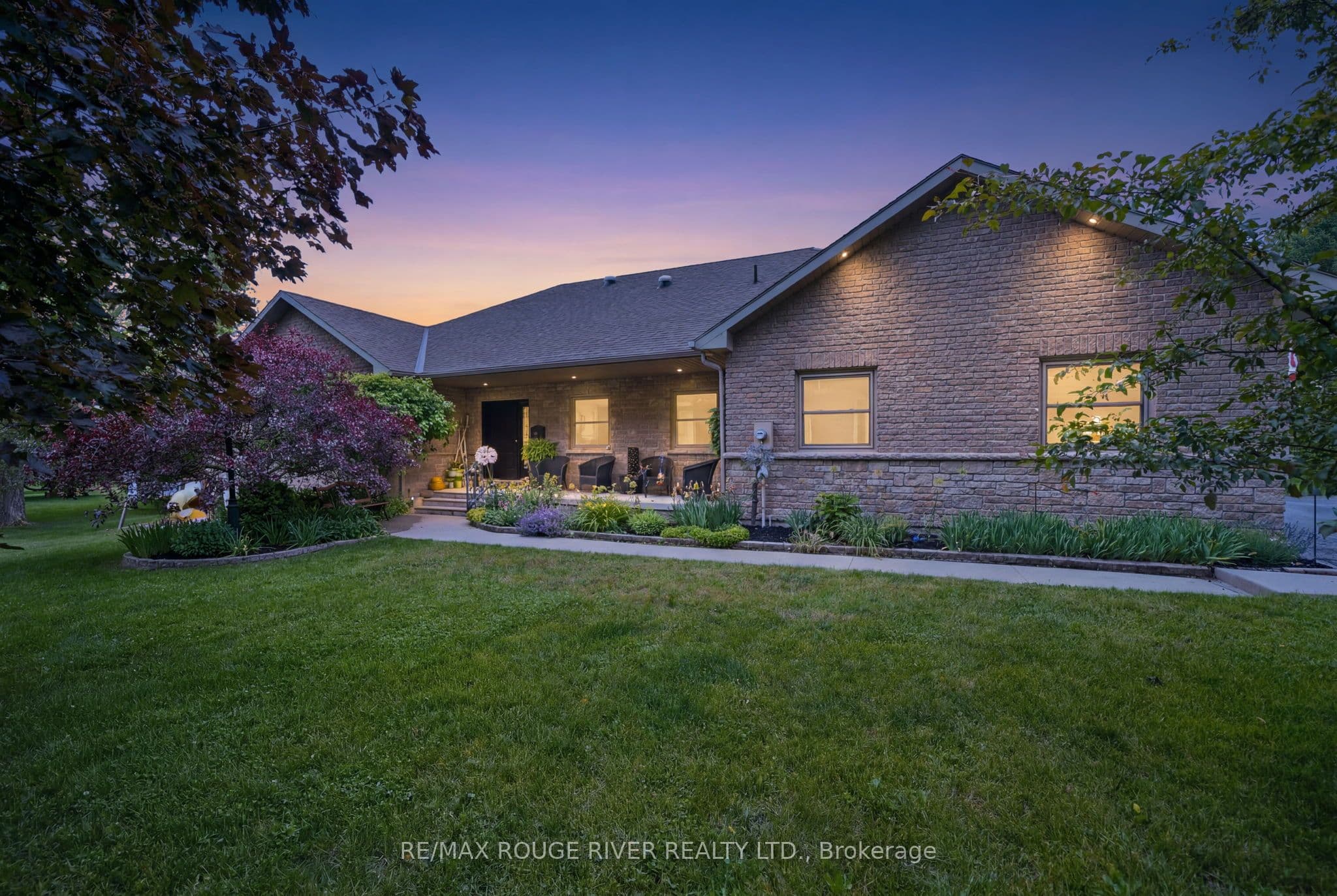 9866 Ellis Road photo 1