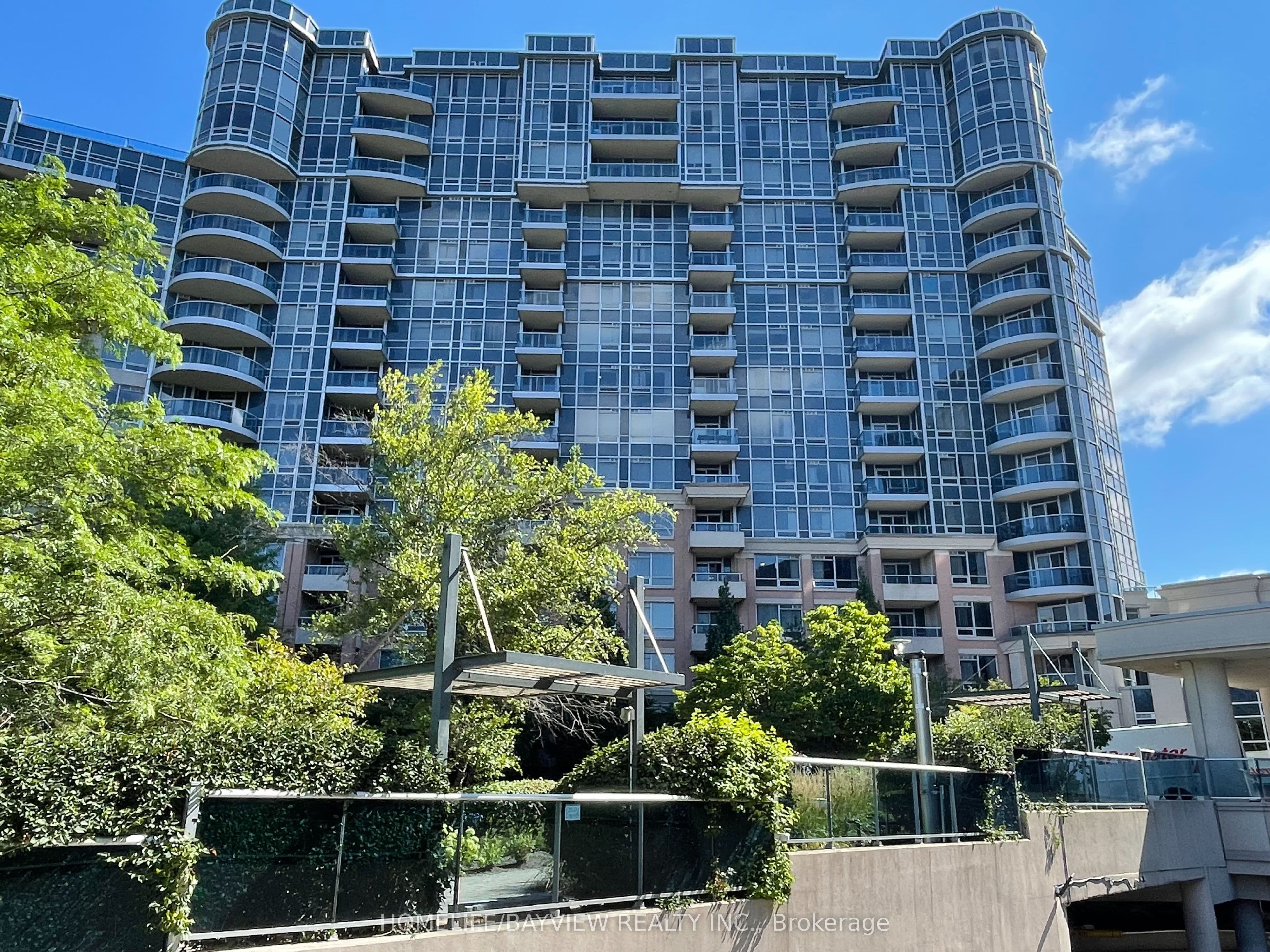 33 Cox Boulevard photo 1
