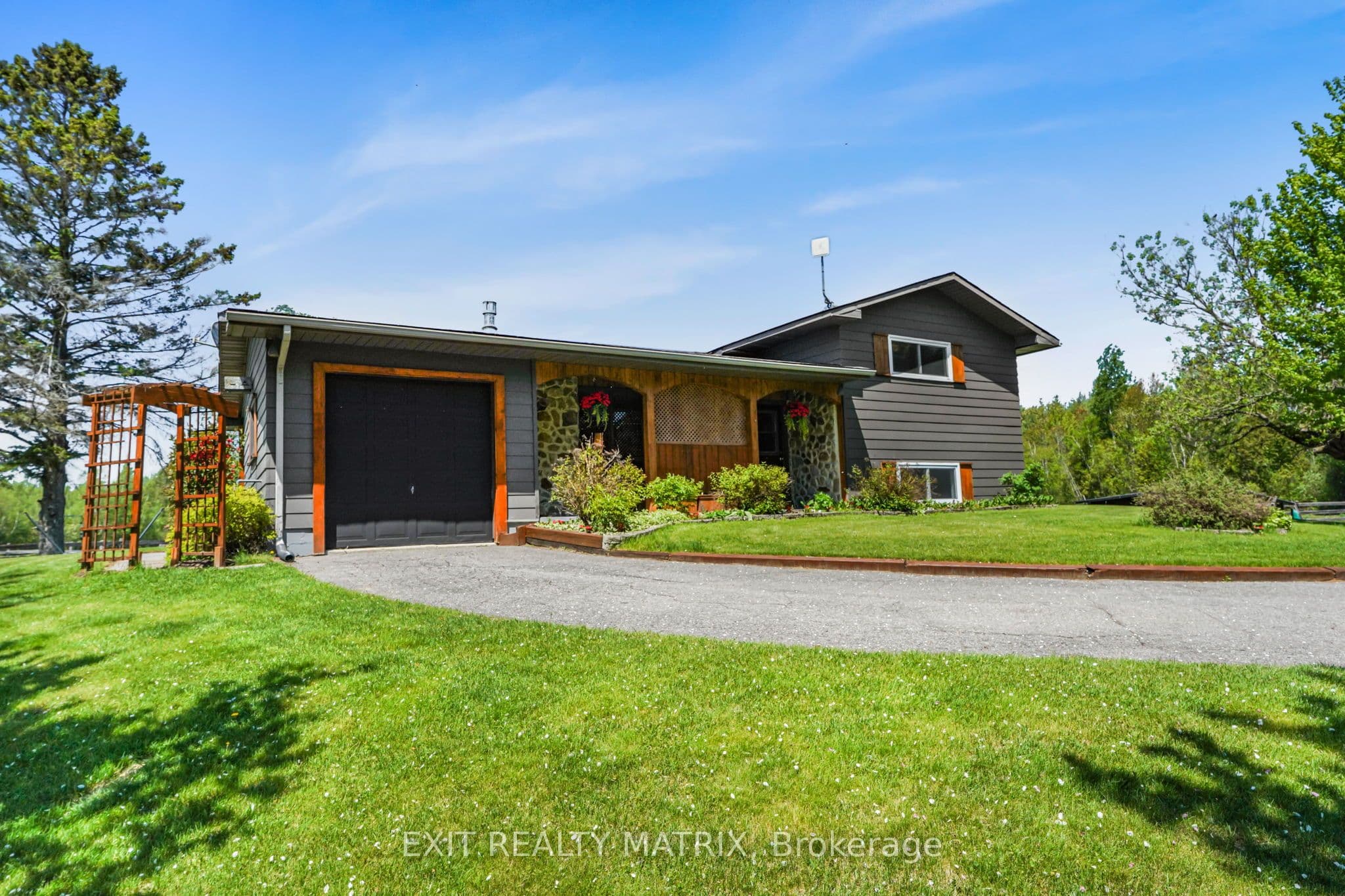 6416 Saumure Road photo 1