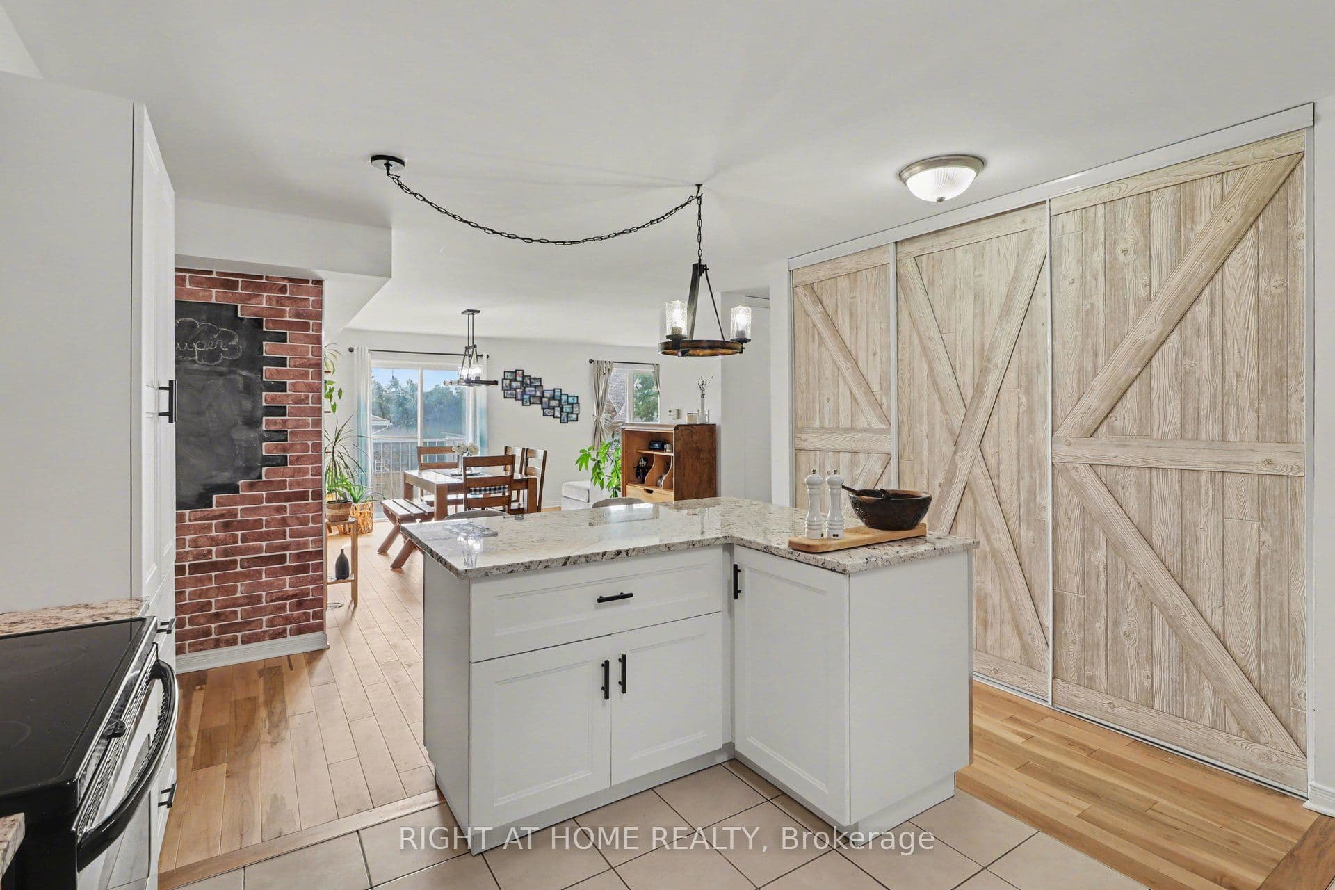 Unit 202 646 Cummings Avenue photo 1