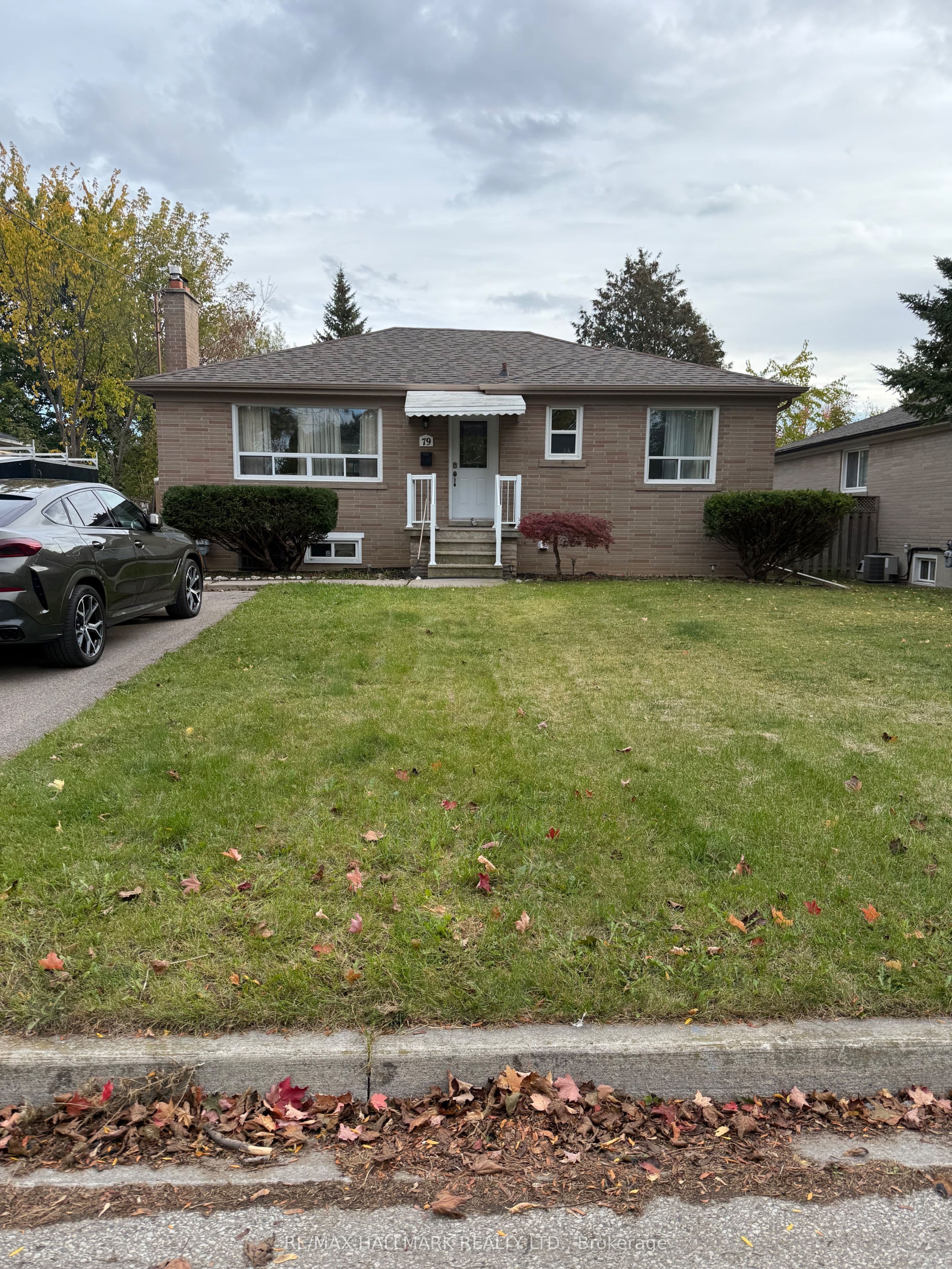79 Cartier Crescent photo 1