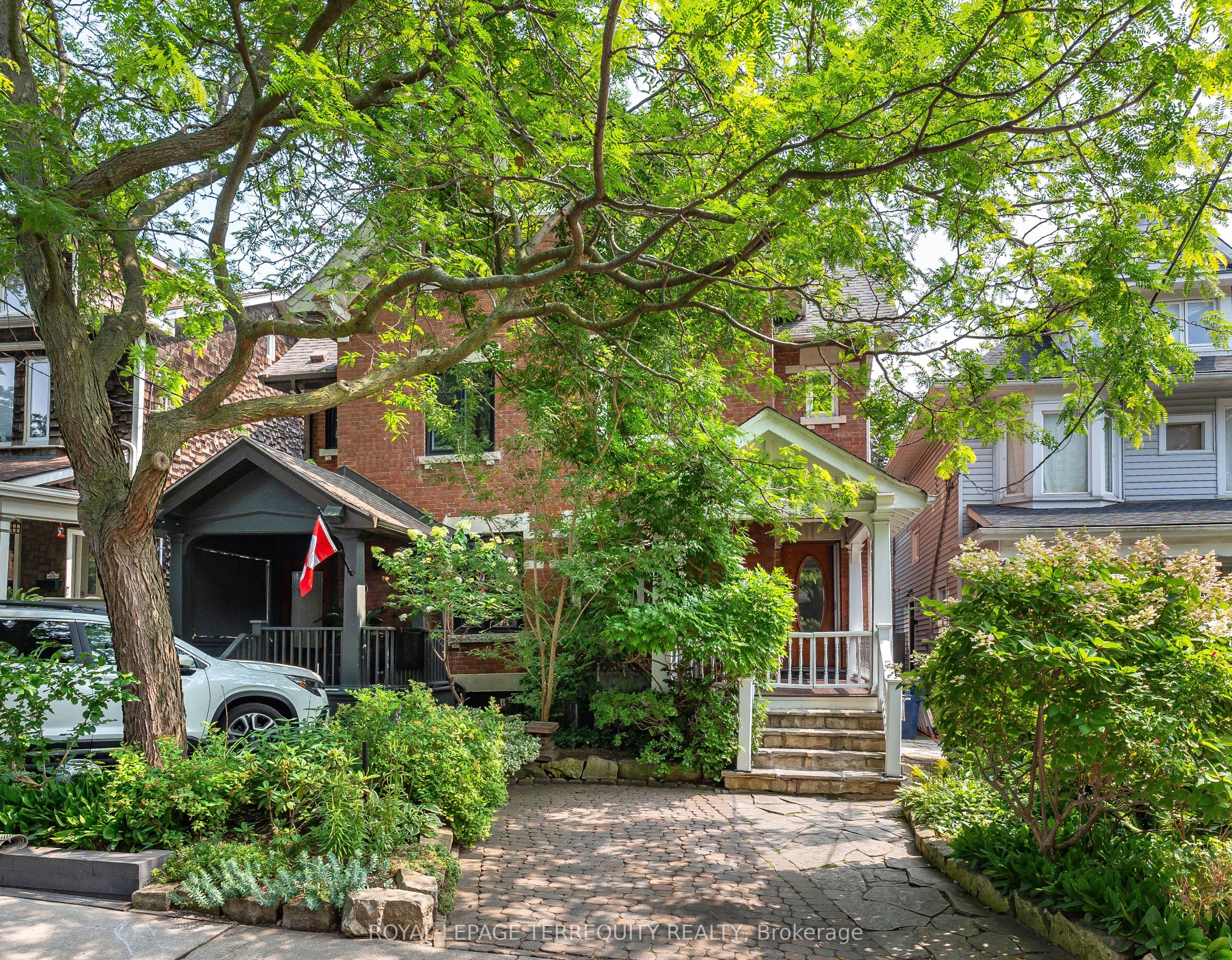 89 Leuty Avenue photo 1