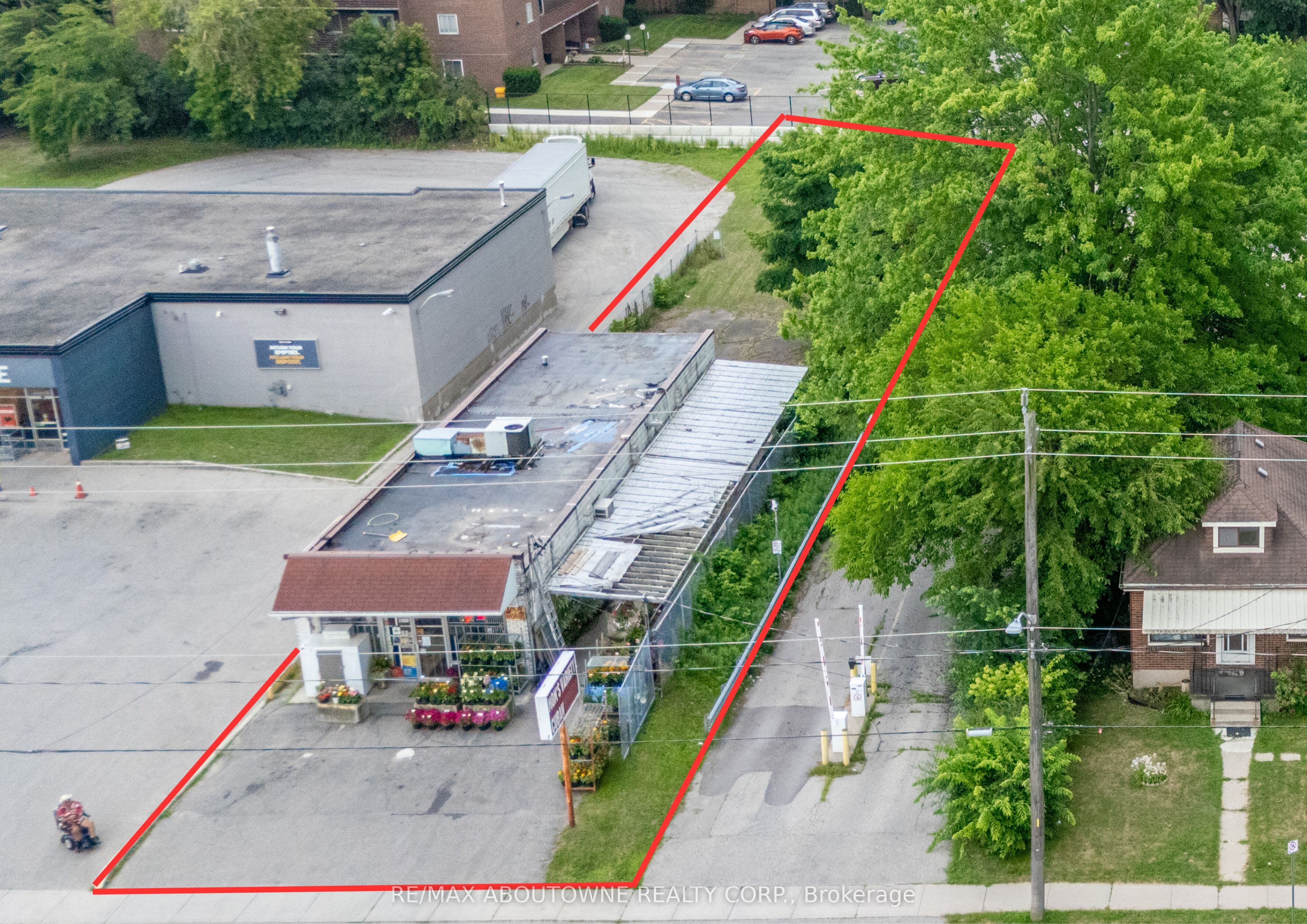 120 St George Street photo 1