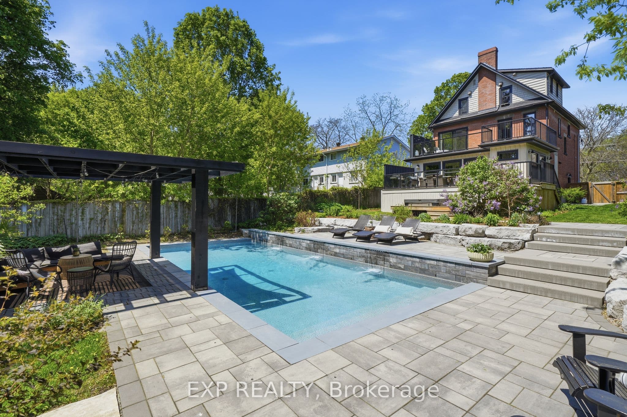 16 Barker Street photo 1