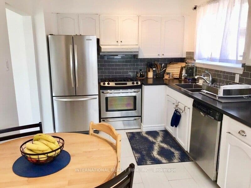 Unit Upper 77 Elise Terrace photo 1