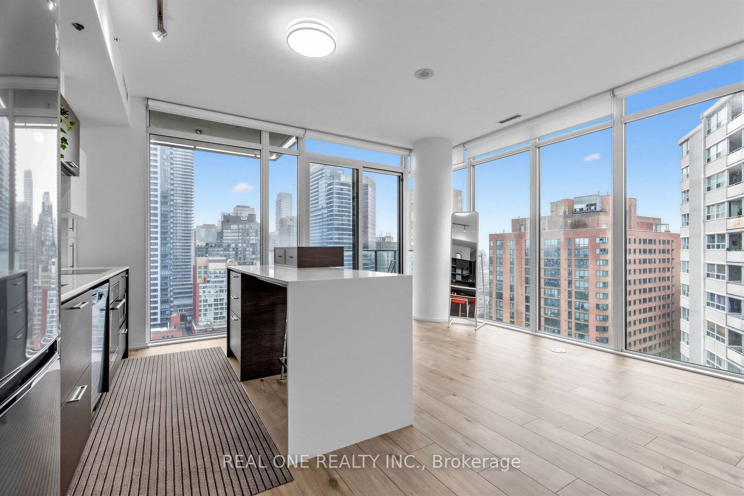 Unit 1804 75 St Nicholas Street photo 1