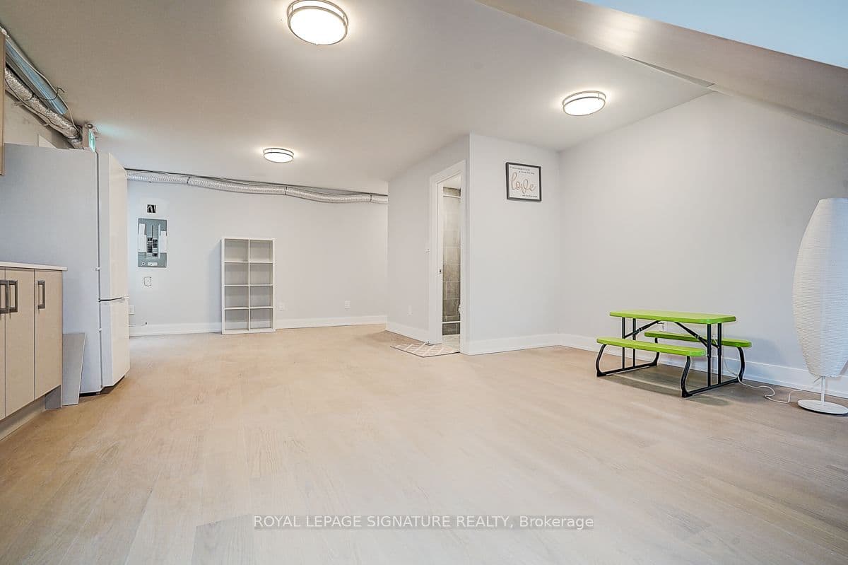 Unit 3 252 Annette Street photo 1