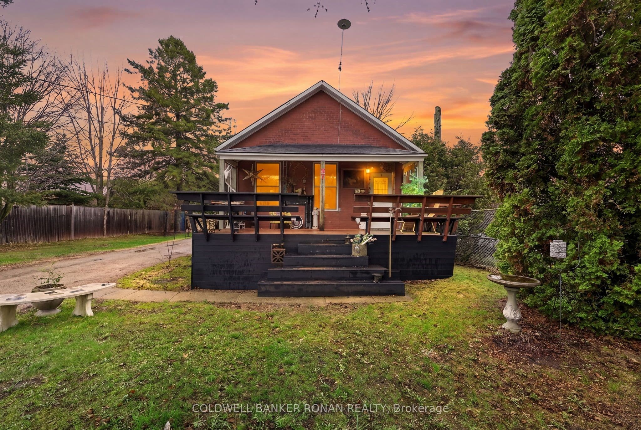 87 Wellington Street photo 1