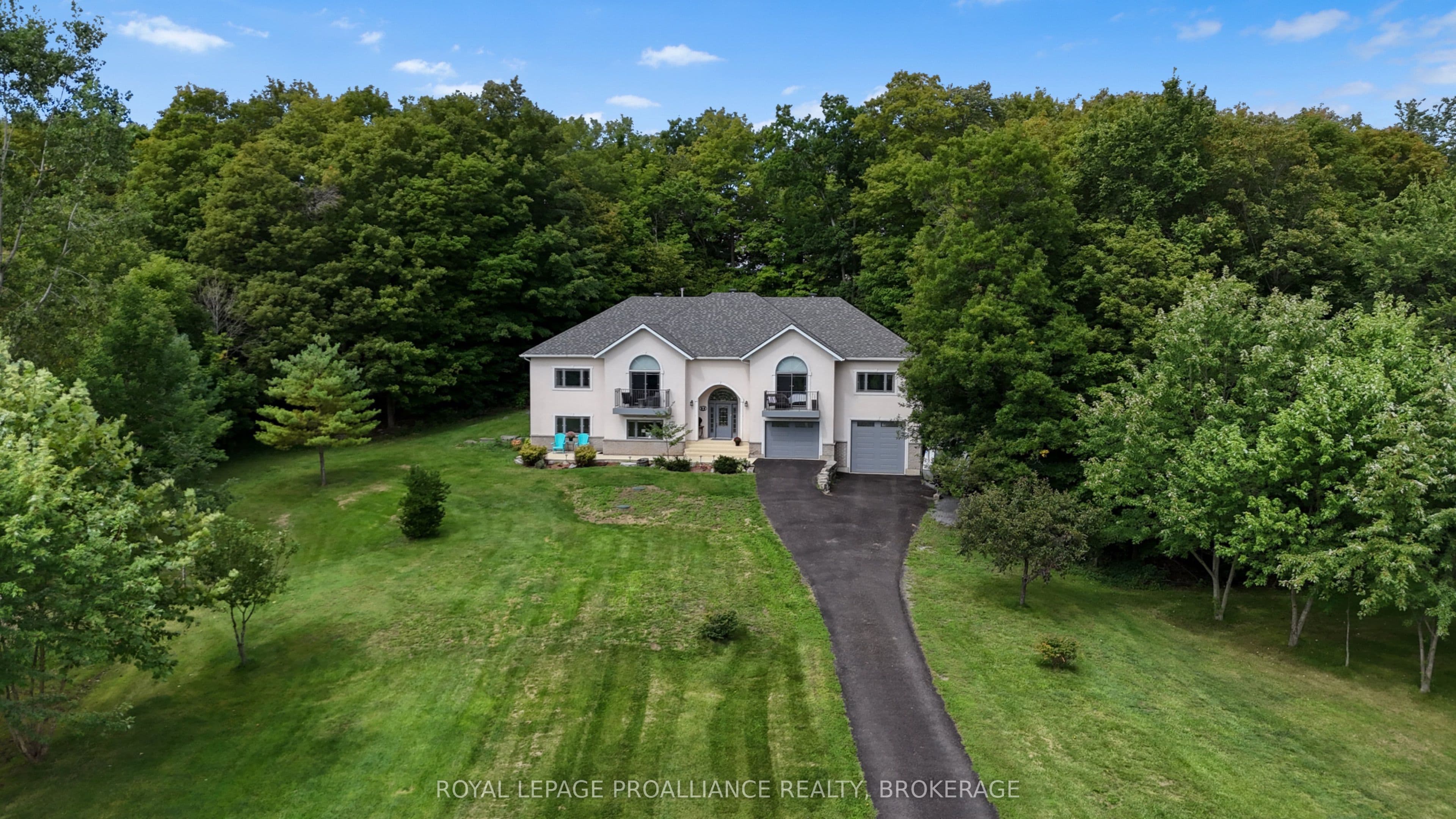 27 Collins Drive photo 1