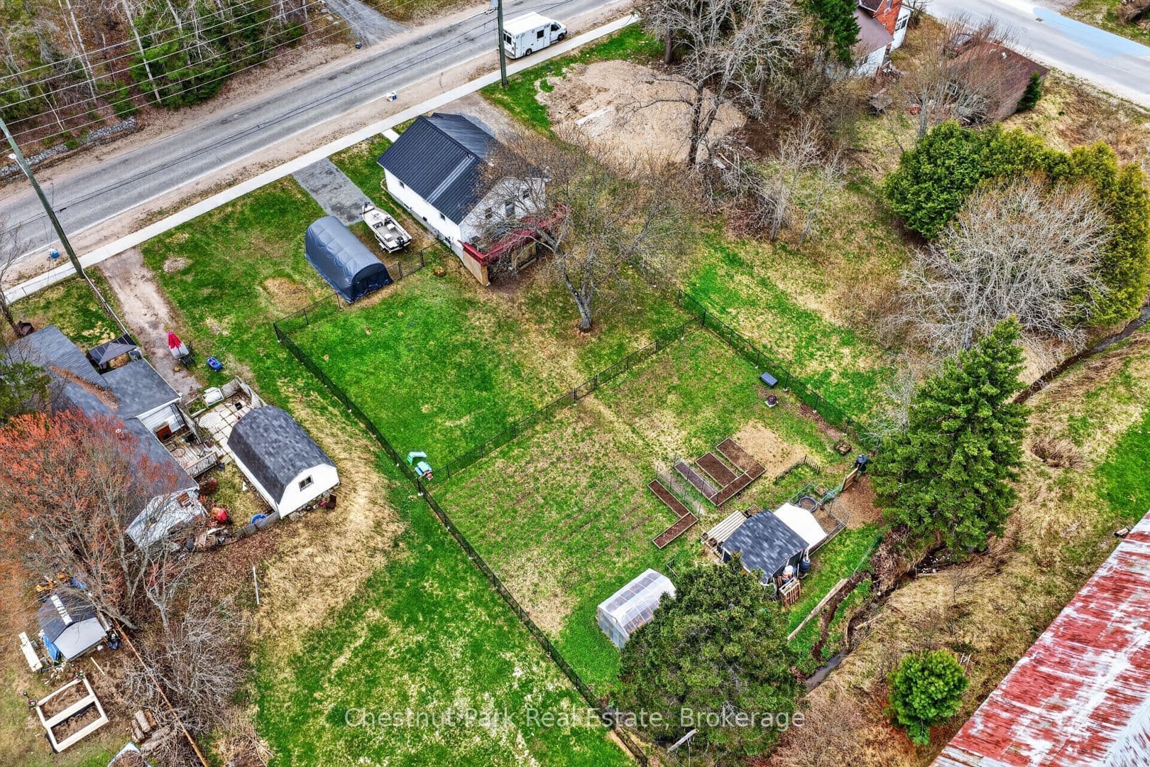 213 Yonge Street photo 1