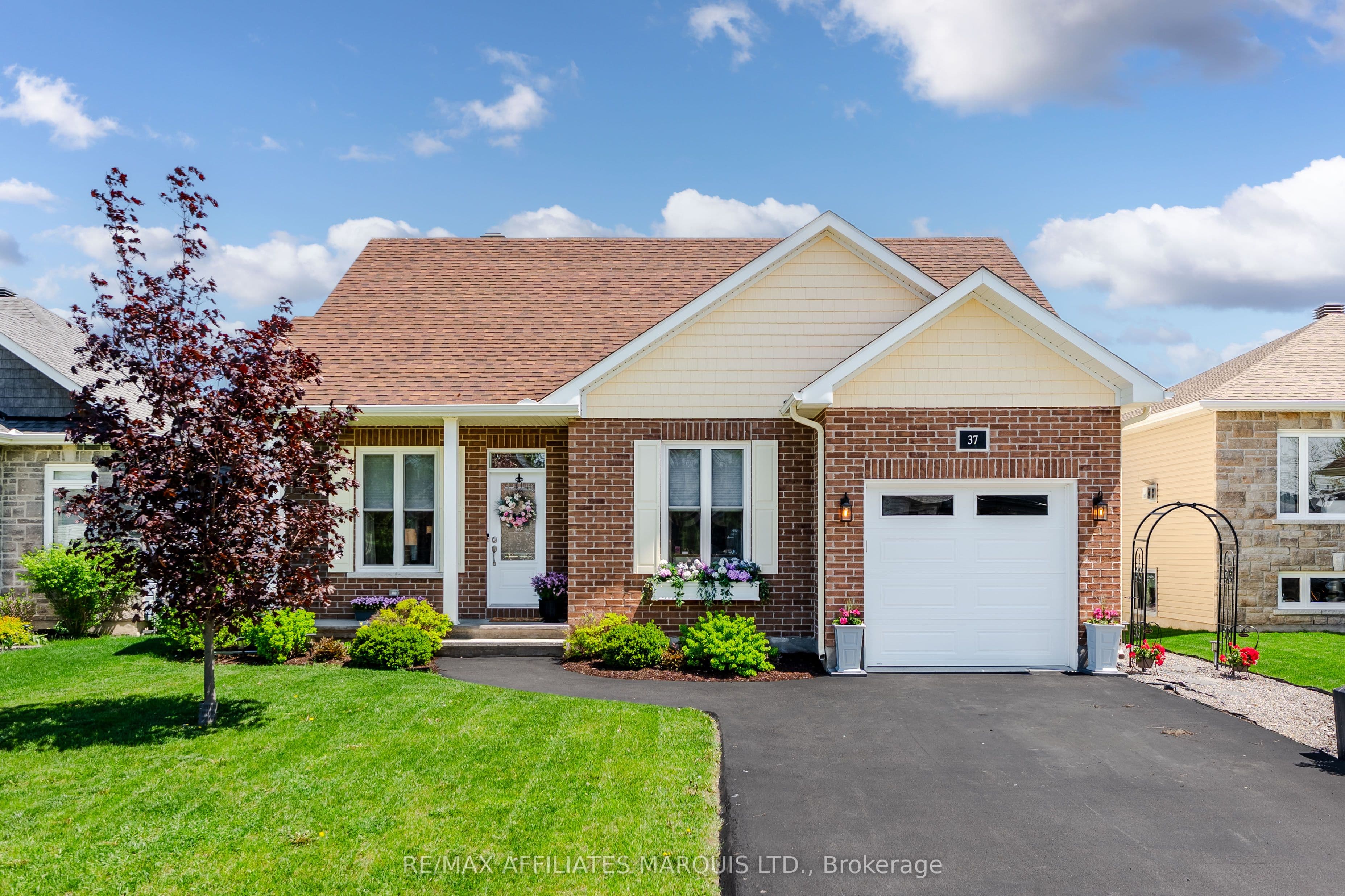 37 Eleanor Drive photo 1