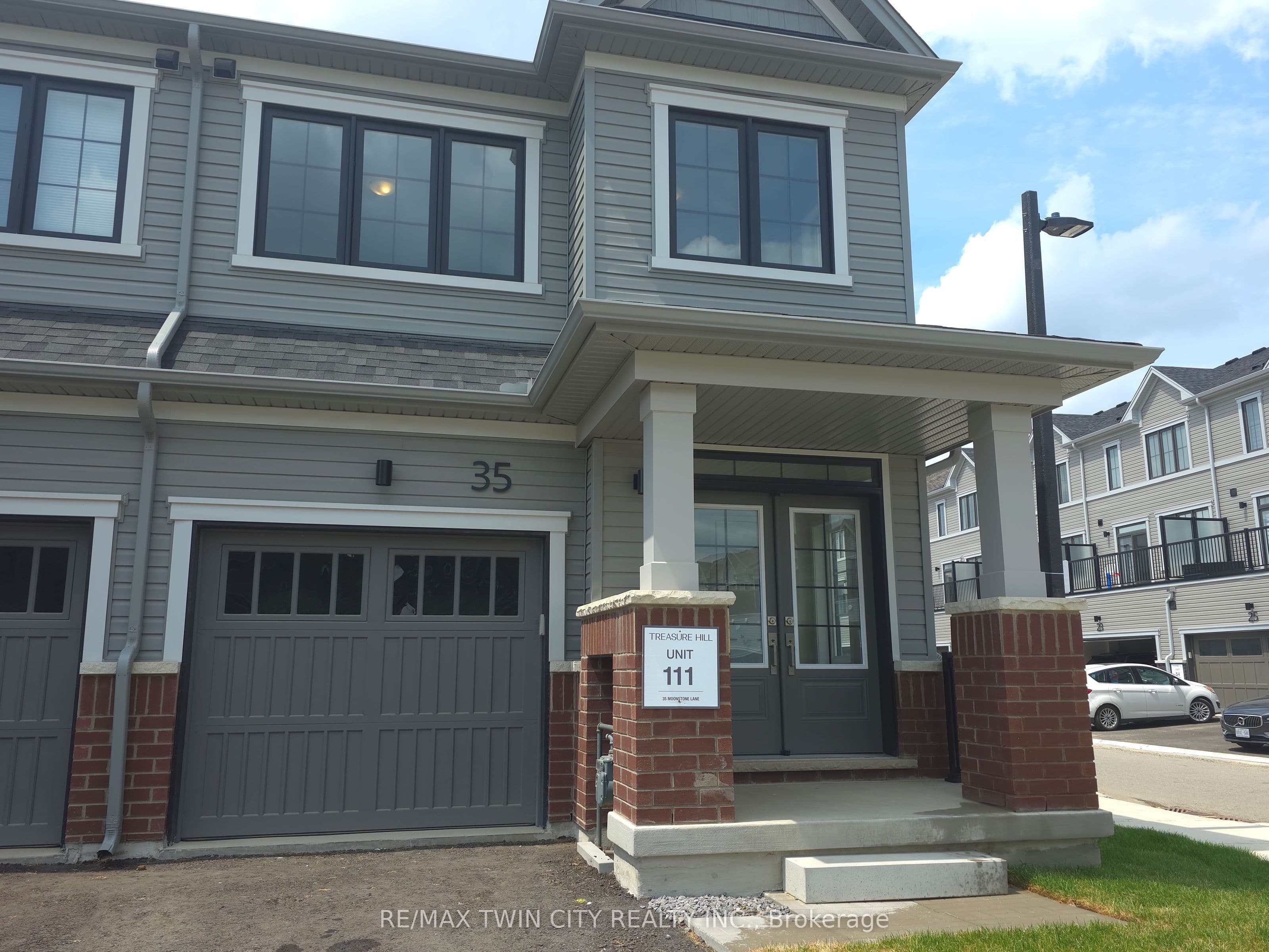 35 Moonstone Common photo 1