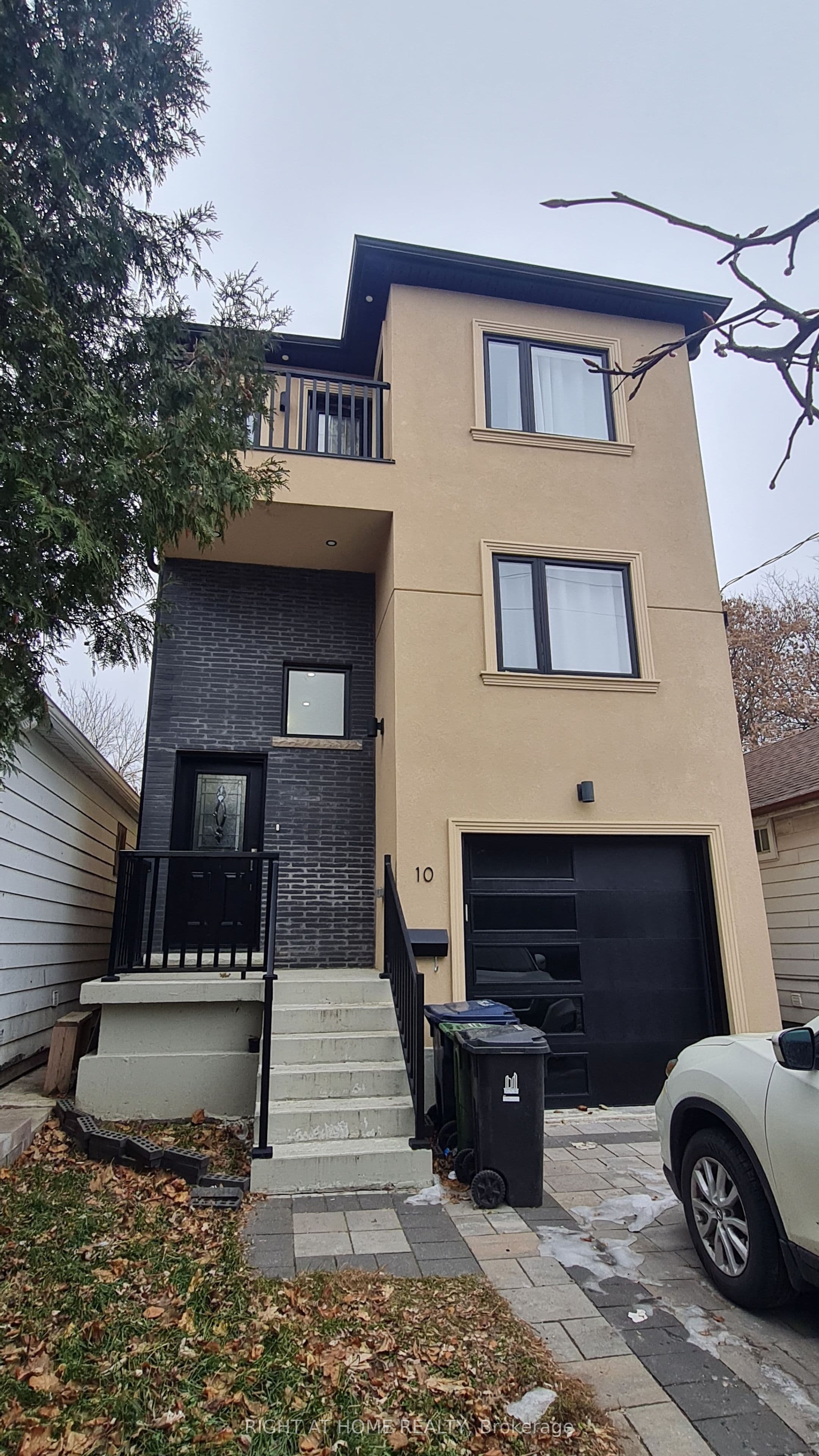 Unit Room A 10 Emmott Avenue photo 1