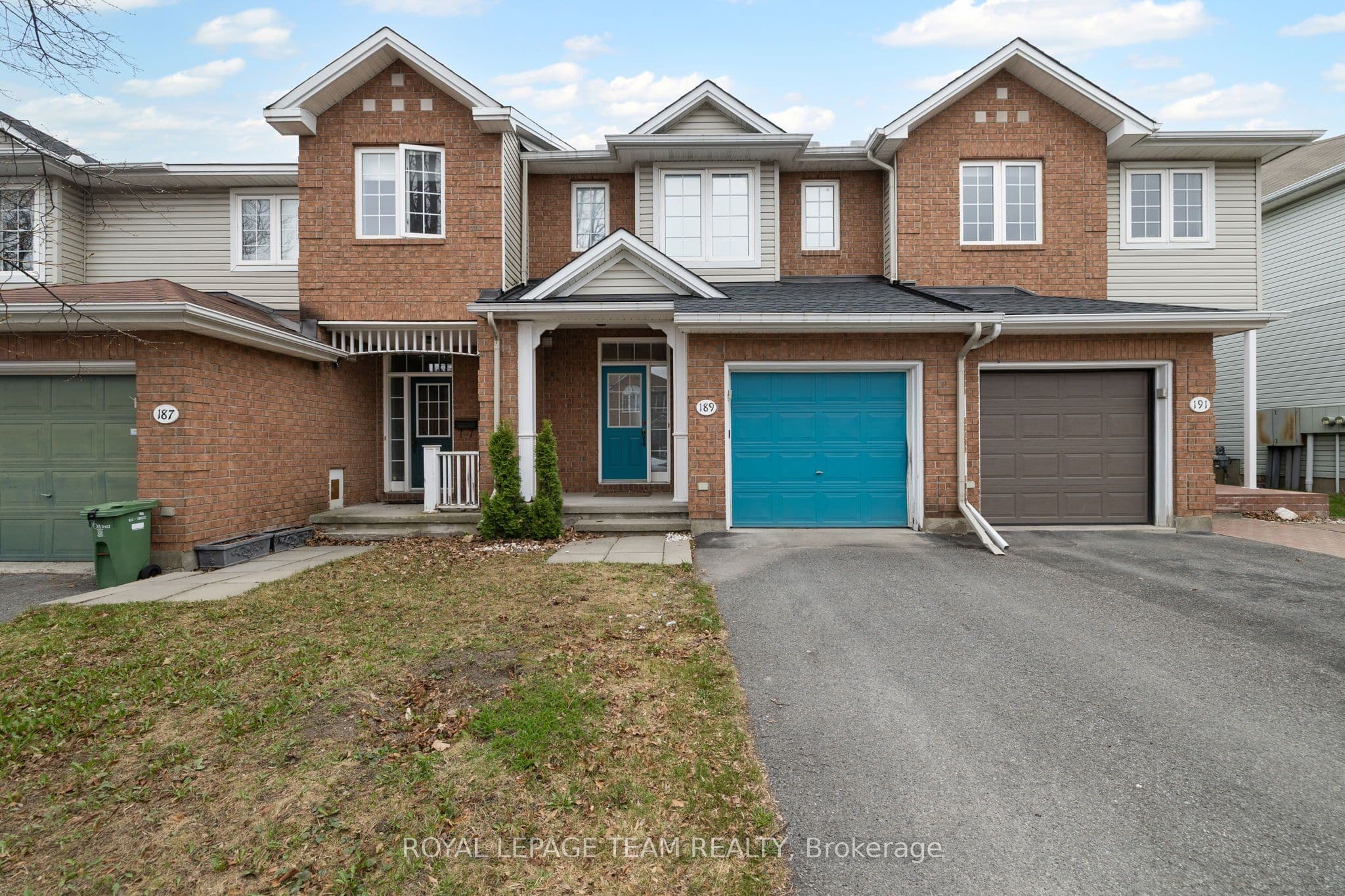 189 Gray Crescent photo 1