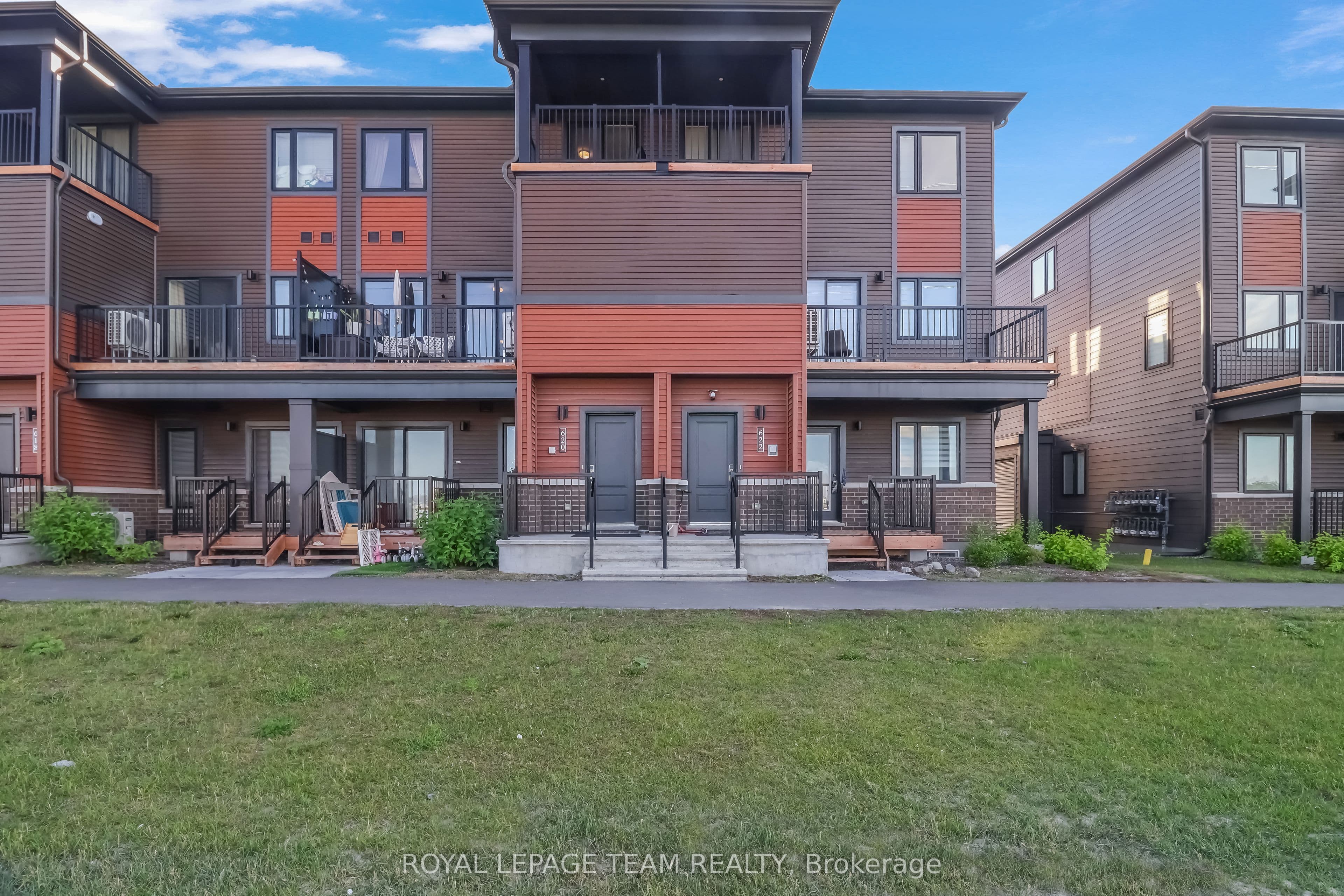 620 Parnian Private photo 1