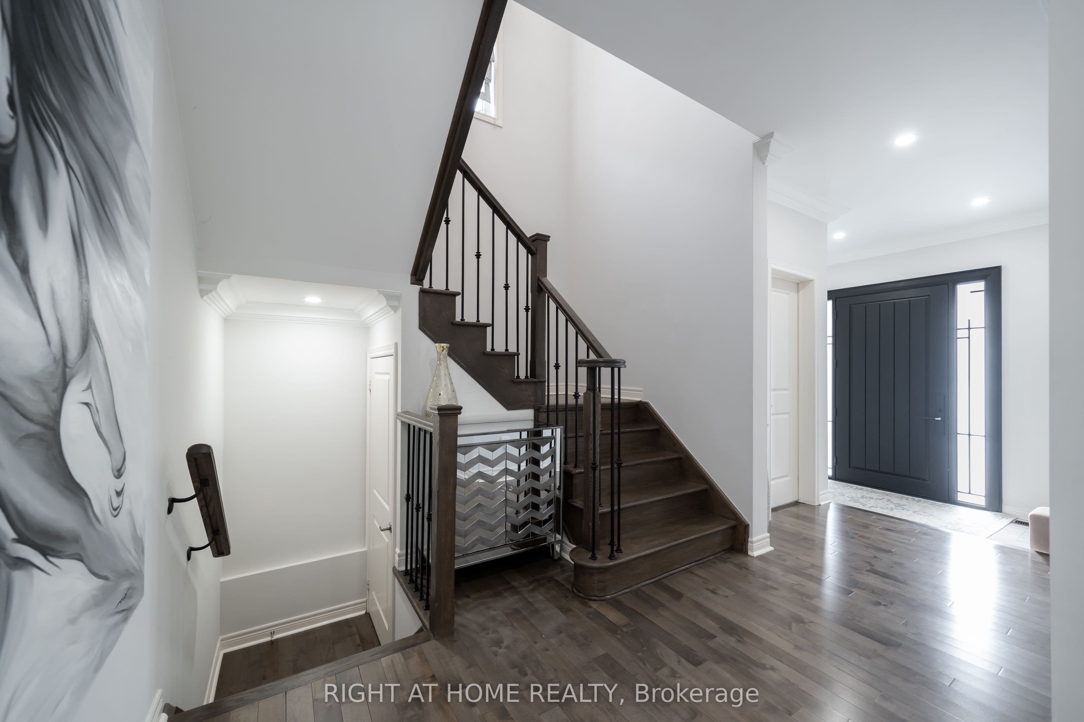 12 Tupling Street photo 1