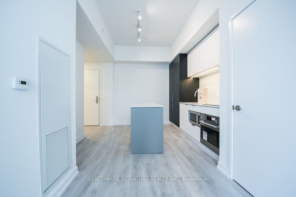 Unit 1109 33 Helendale Avenue photo 1