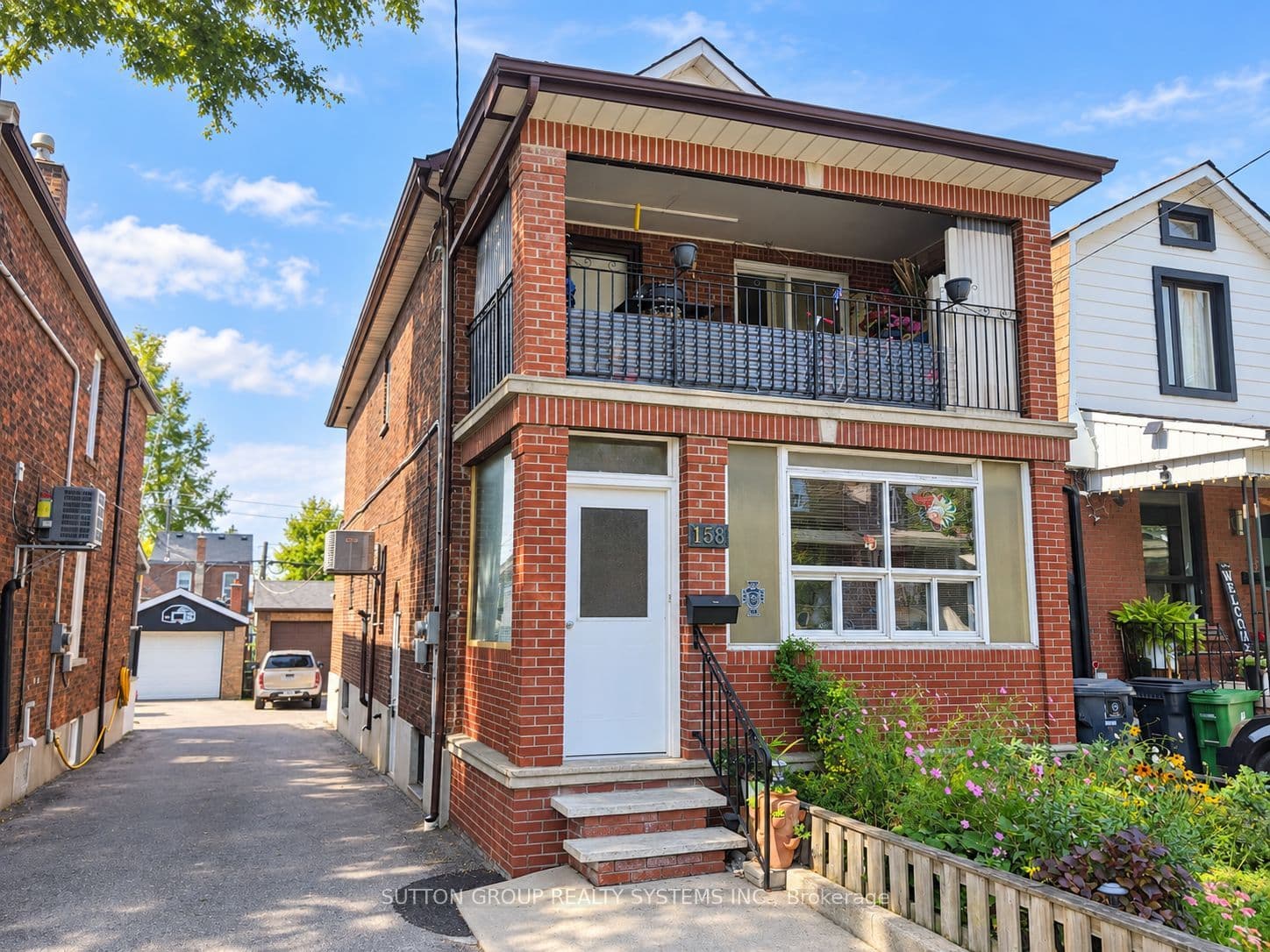 158 Blackthorn Avenue photo 1
