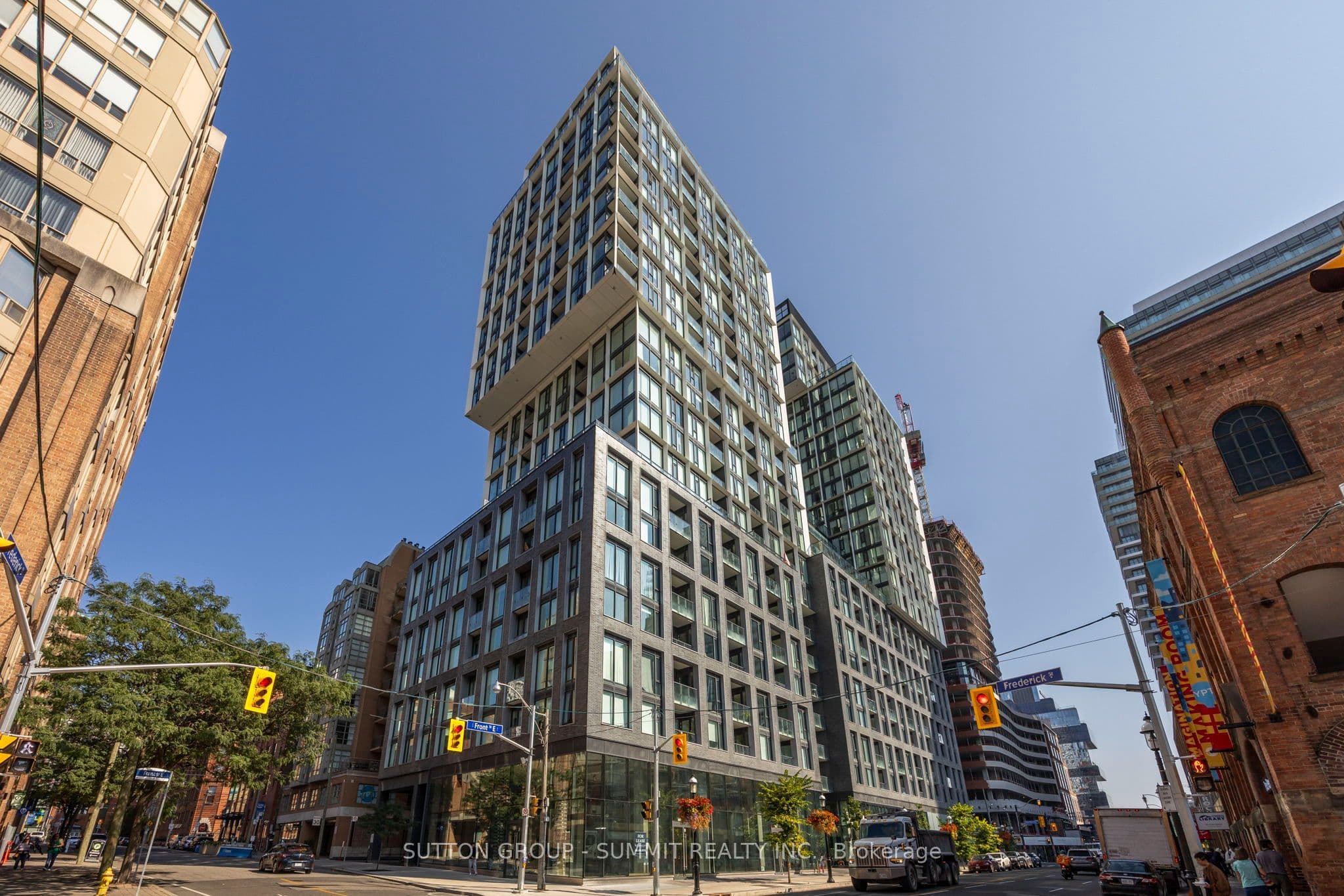 Unit 220 158 FRONT Street photo 1